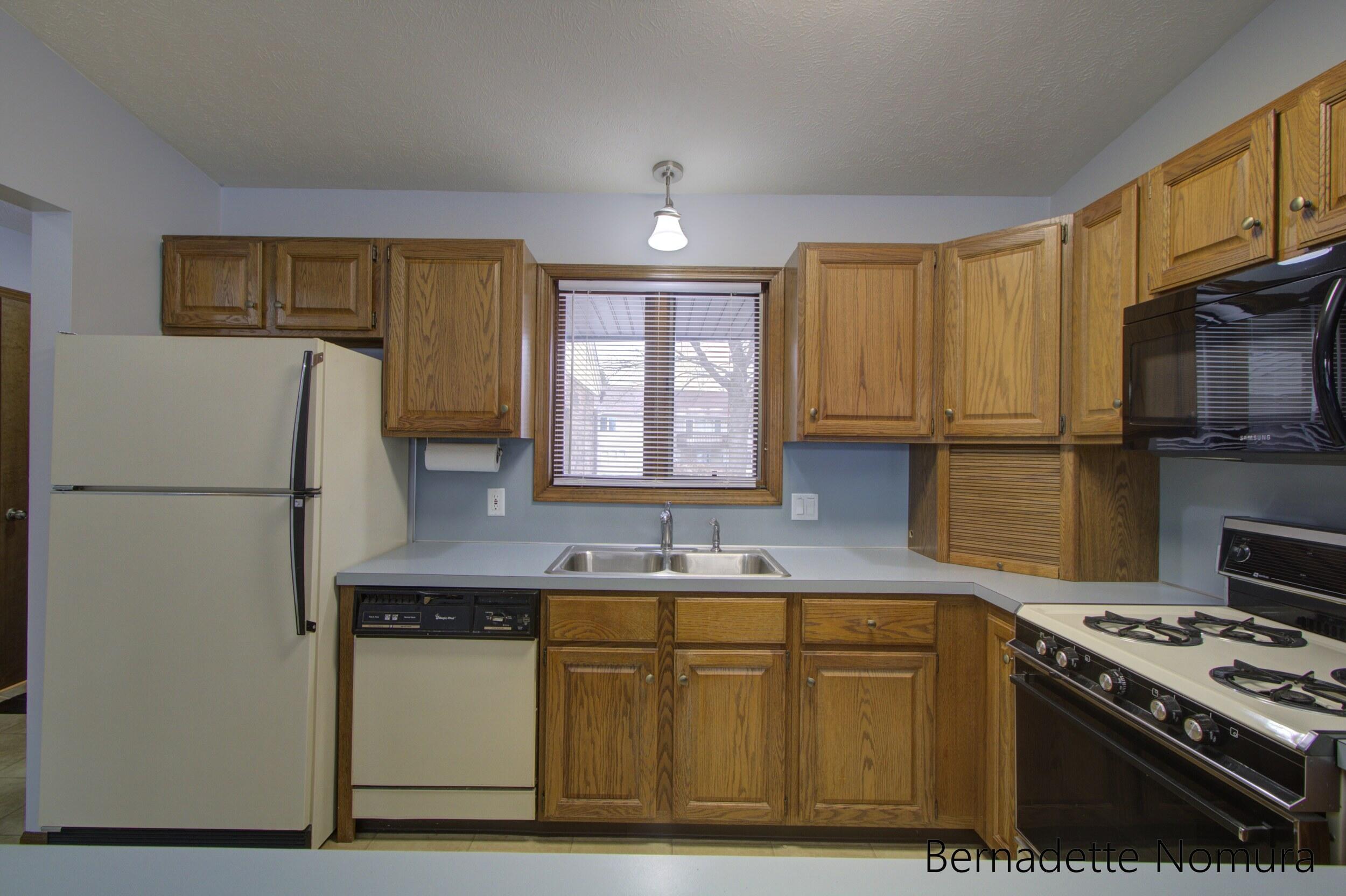 854 Amberwood W Drive SW