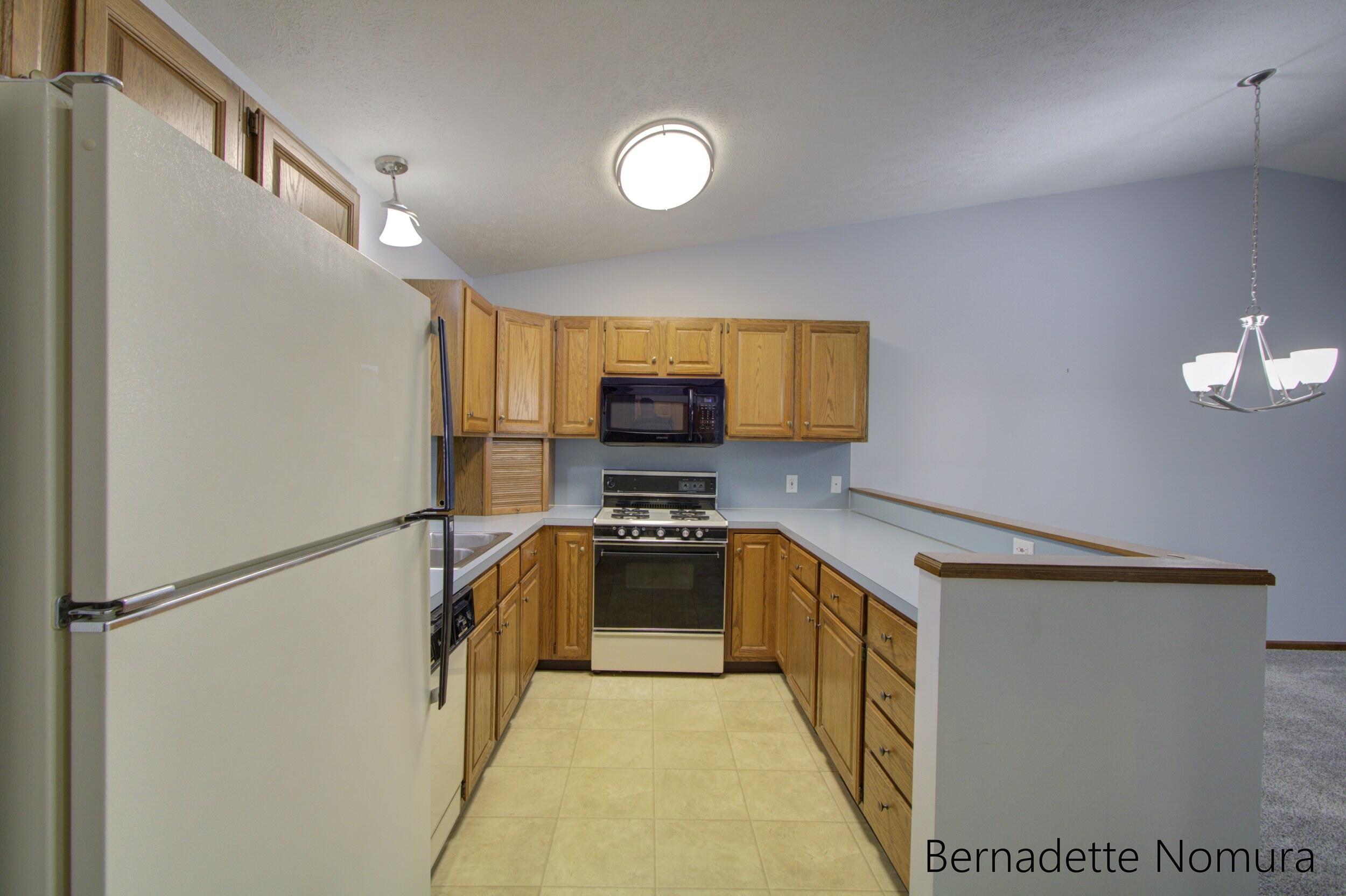 854 Amberwood W Drive SW