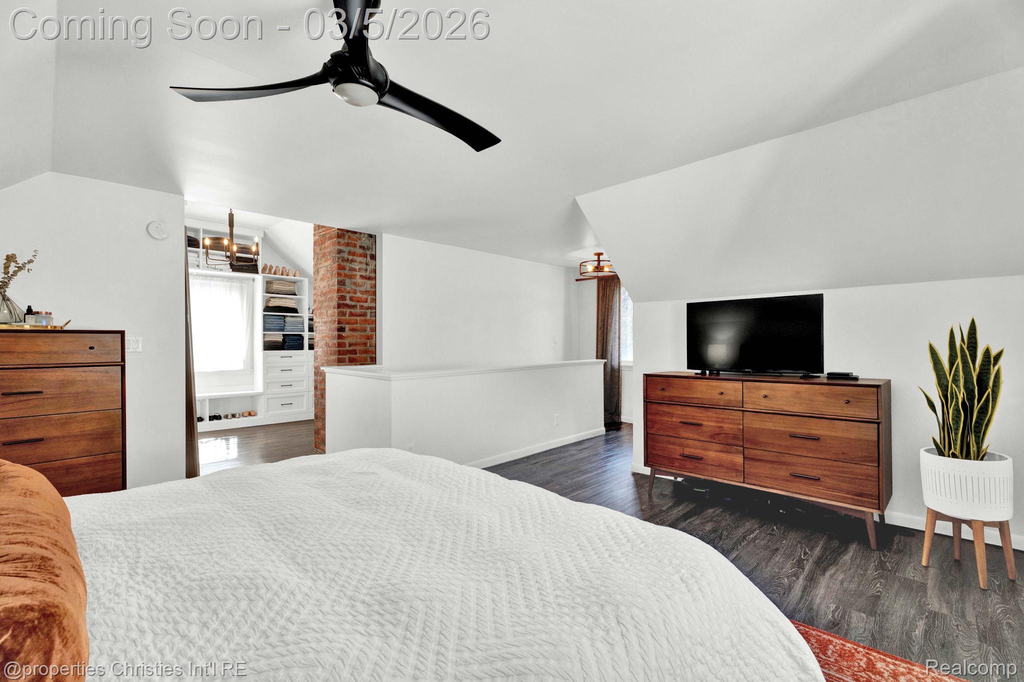 207 N Vermont Avenue