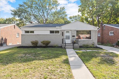9022 Lucerne Redford Charter Township MI 48239