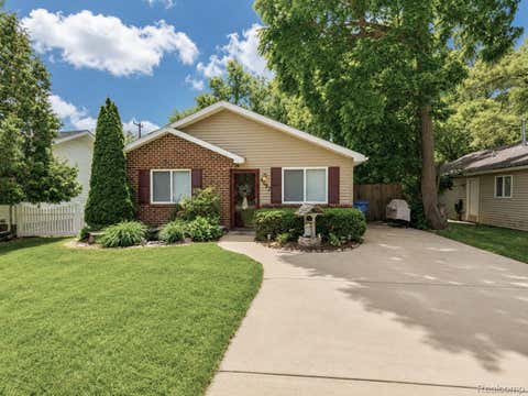 Photo of 4097 Chenlot Lane, Waterford Charter Township, MI 48328 (MLS # 20261046336)