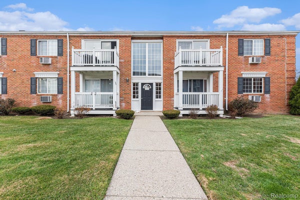 2440 PARMENTER BLVD APT 201, ROYAL OAK, MI 48073 - Image 49e96e2e32947e58e1435f9f2ec14c8c/2323924712