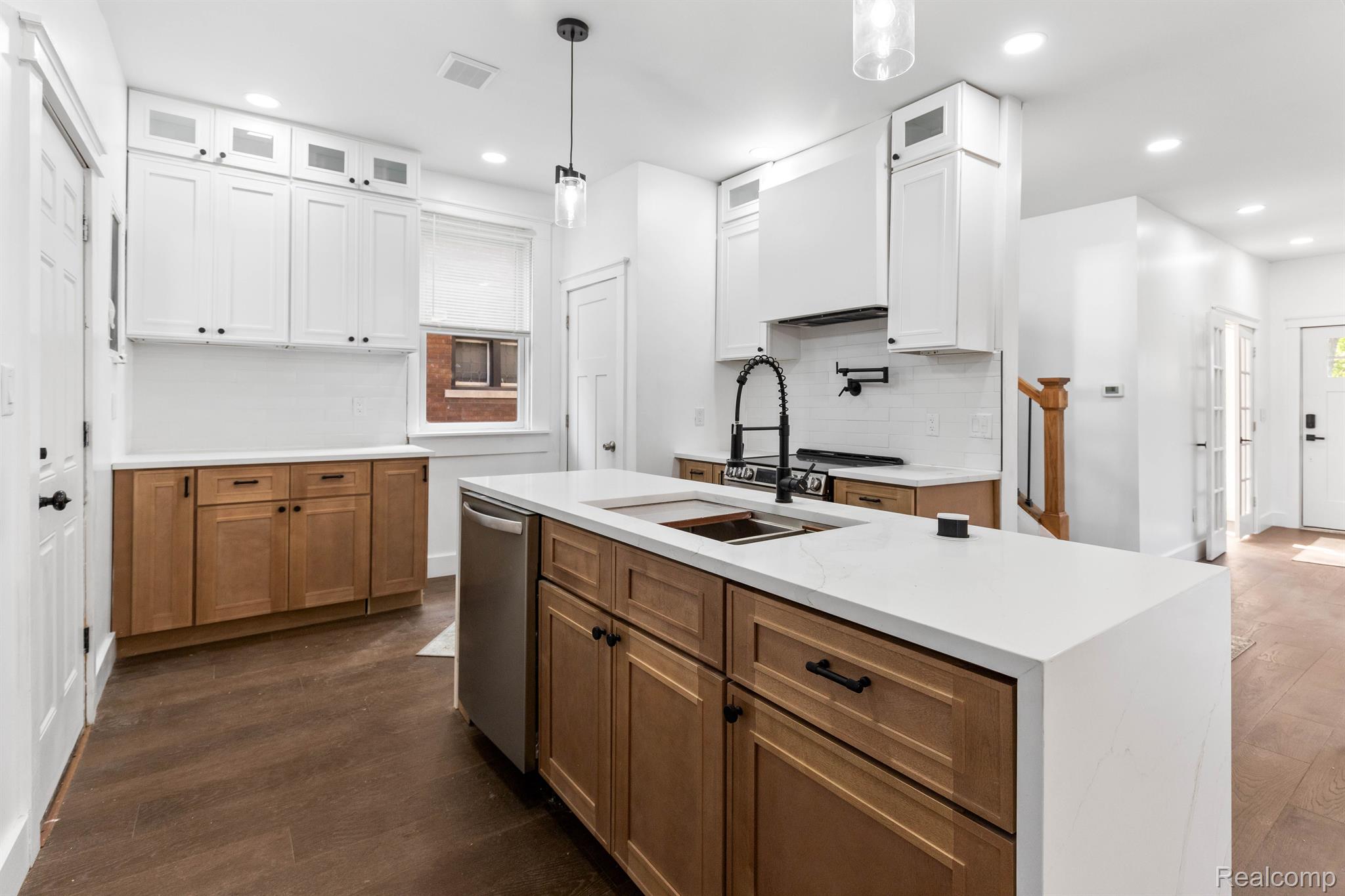 DetroitCity_Wayne, Michigan 48206, United States, 5 Bedrooms Bedrooms, ,4 BathroomsBathrooms,Residential,Active,103908