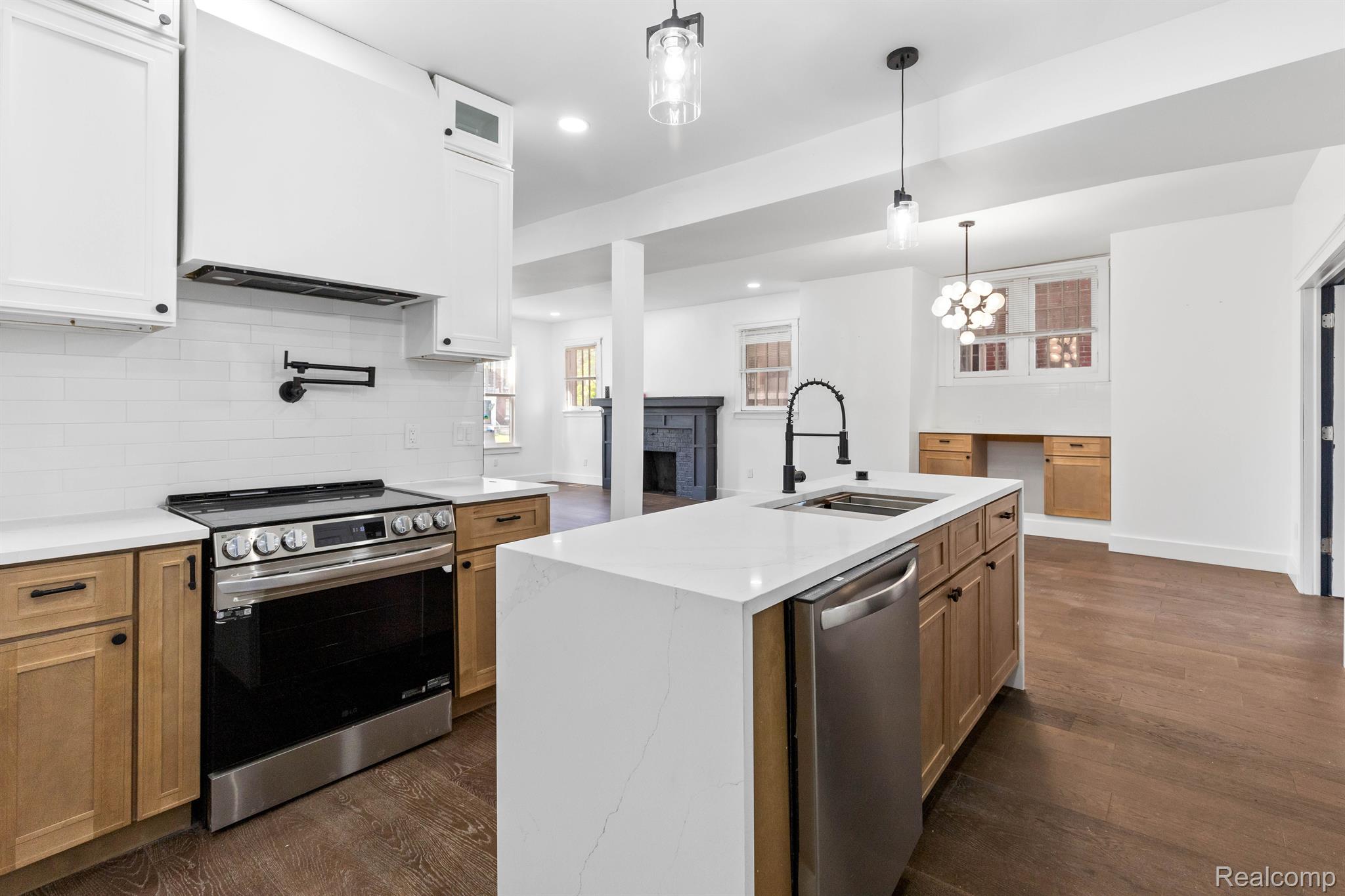 DetroitCity_Wayne, Michigan 48206, United States, 5 Bedrooms Bedrooms, ,4 BathroomsBathrooms,Residential,Active,103908