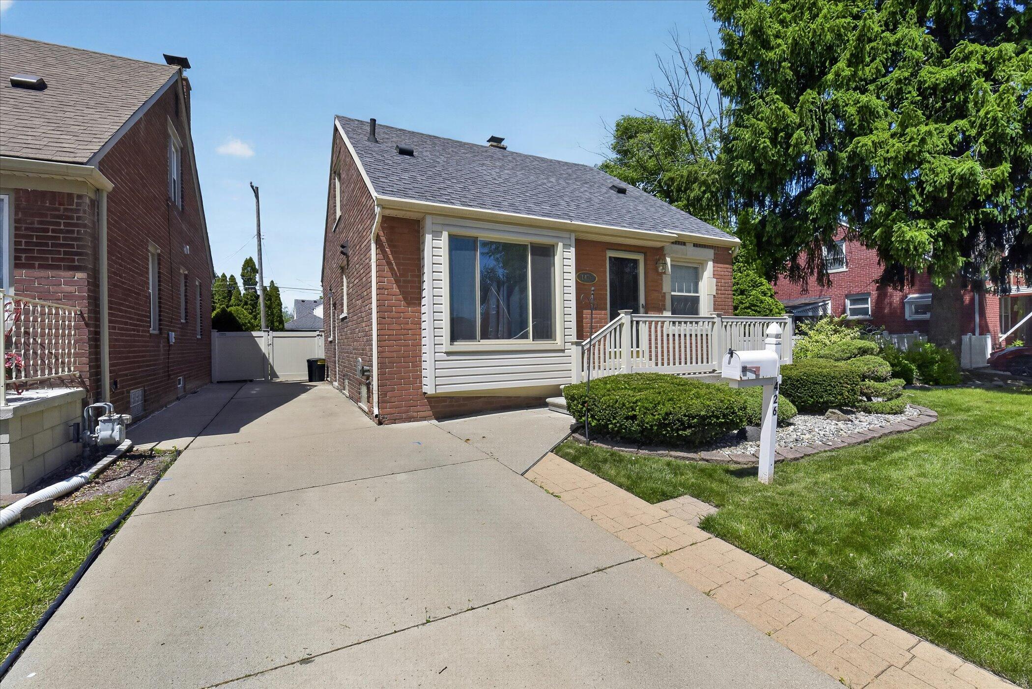 1426 Leblanc Street