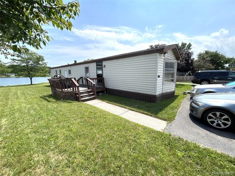 48582 Lakeview Circle Shelby Charter Township MI 48317