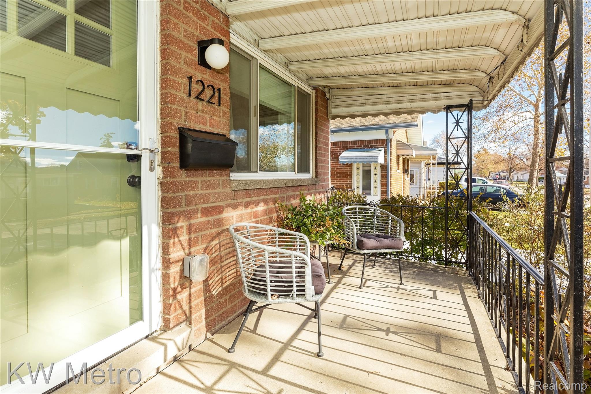 1221 E Goulson Avenue