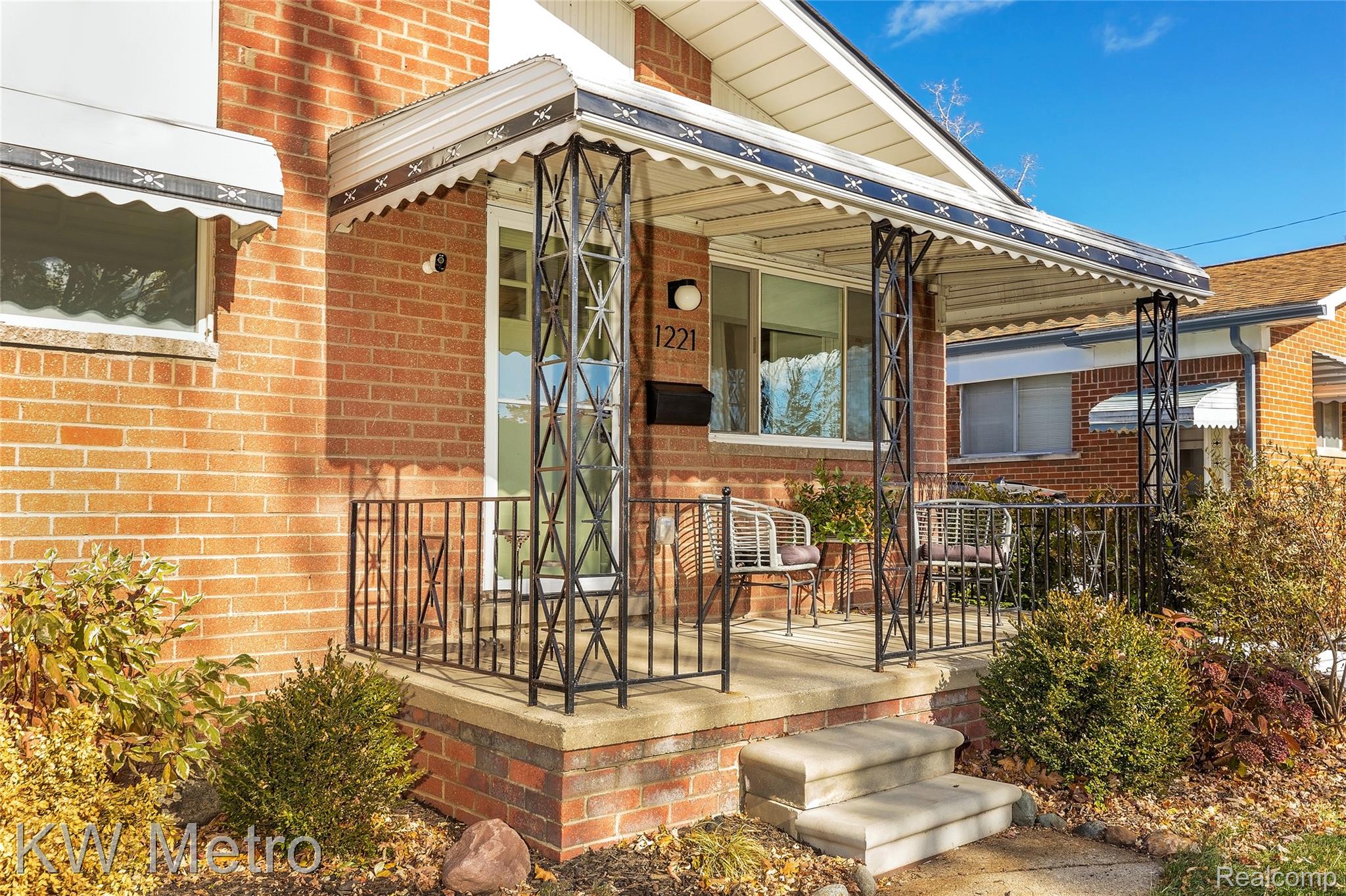 1221 E Goulson Avenue