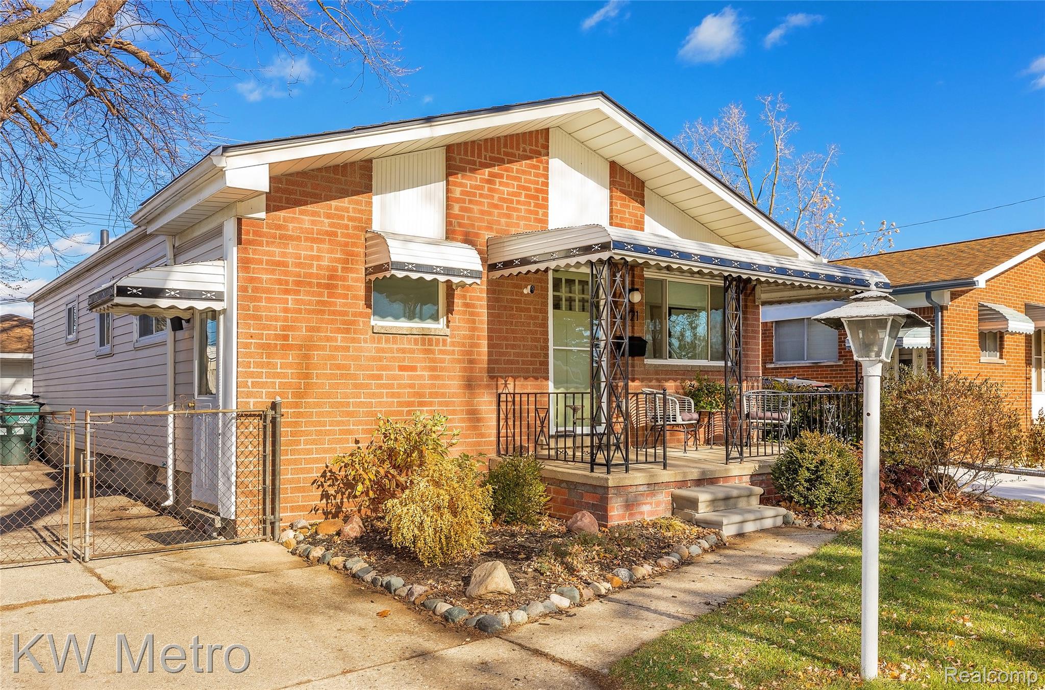 1221 E Goulson Avenue