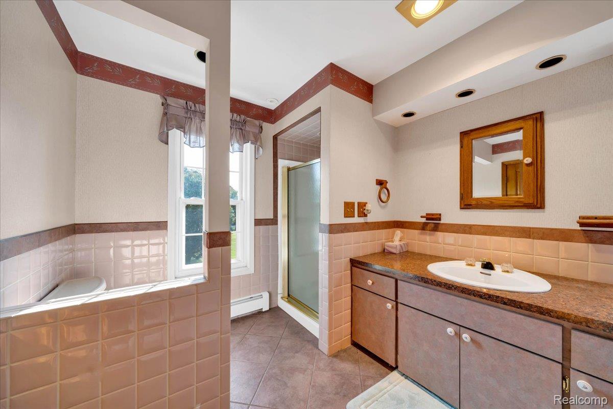 Addison Township, Michigan 48370, United States, 4 Bedrooms Bedrooms, ,2 BathroomsBathrooms,Residential,Active,208331