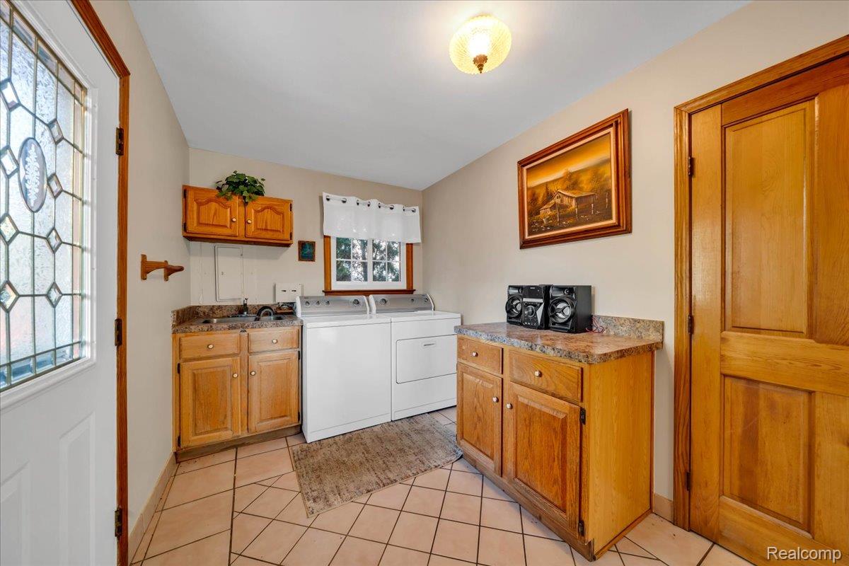 Addison Township, Michigan 48370, United States, 4 Bedrooms Bedrooms, ,2 BathroomsBathrooms,Residential,Active,208331