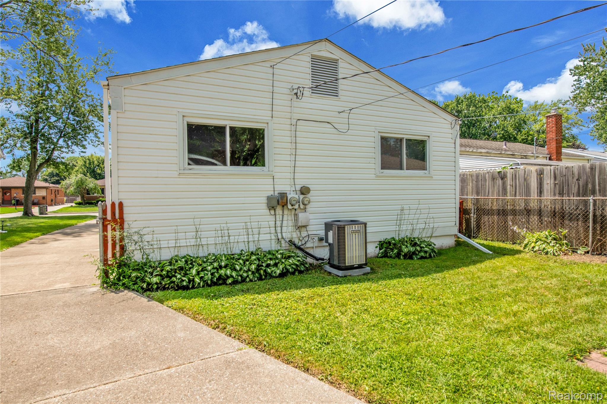 St Clair Shores City, Michigan 48080, United States, 3 Bedrooms Bedrooms, ,1 BathroomBathrooms,Residential,Active,178786