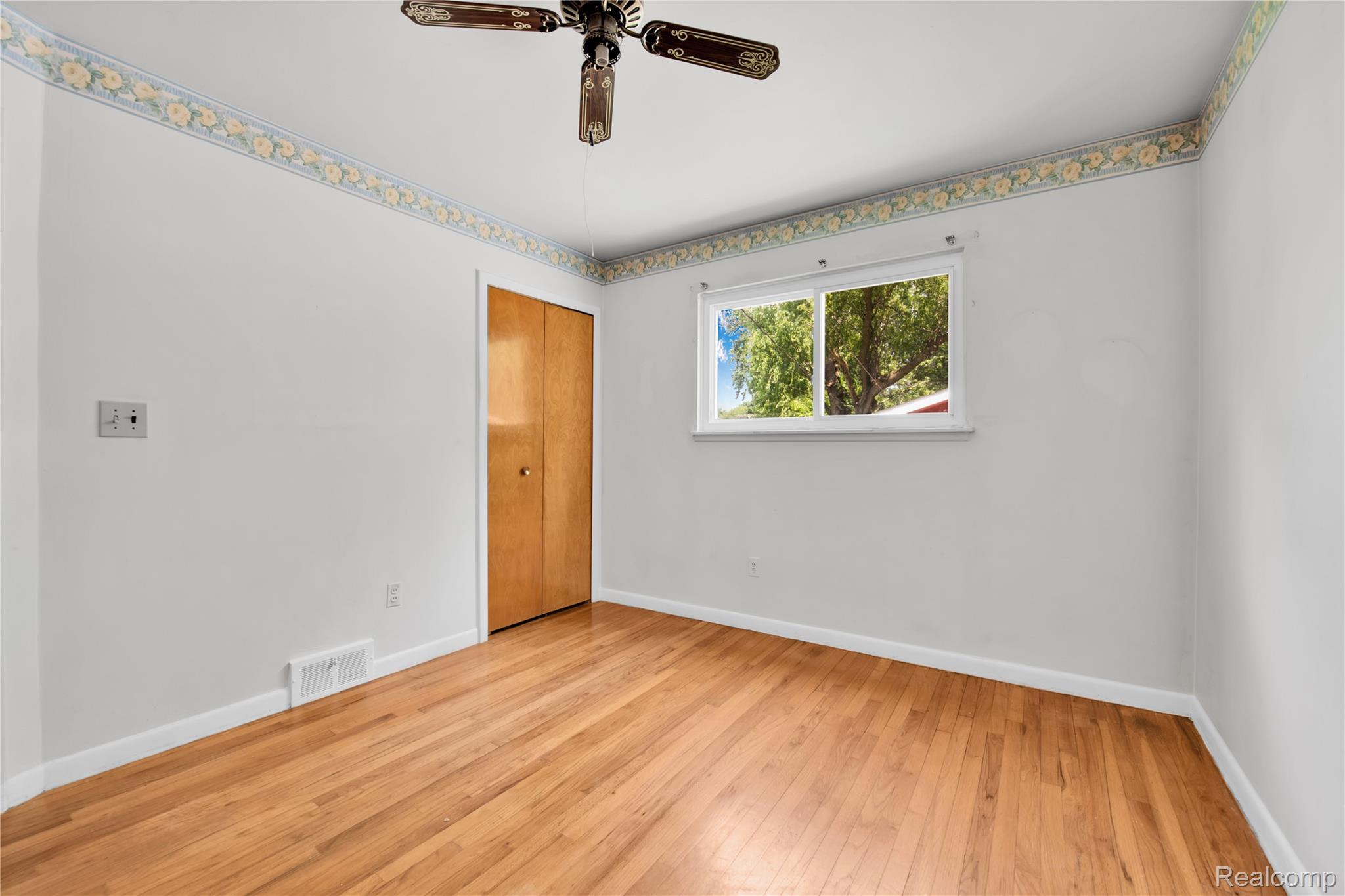 St Clair Shores City, Michigan 48080, United States, 3 Bedrooms Bedrooms, ,1 BathroomBathrooms,Residential,Active,178786