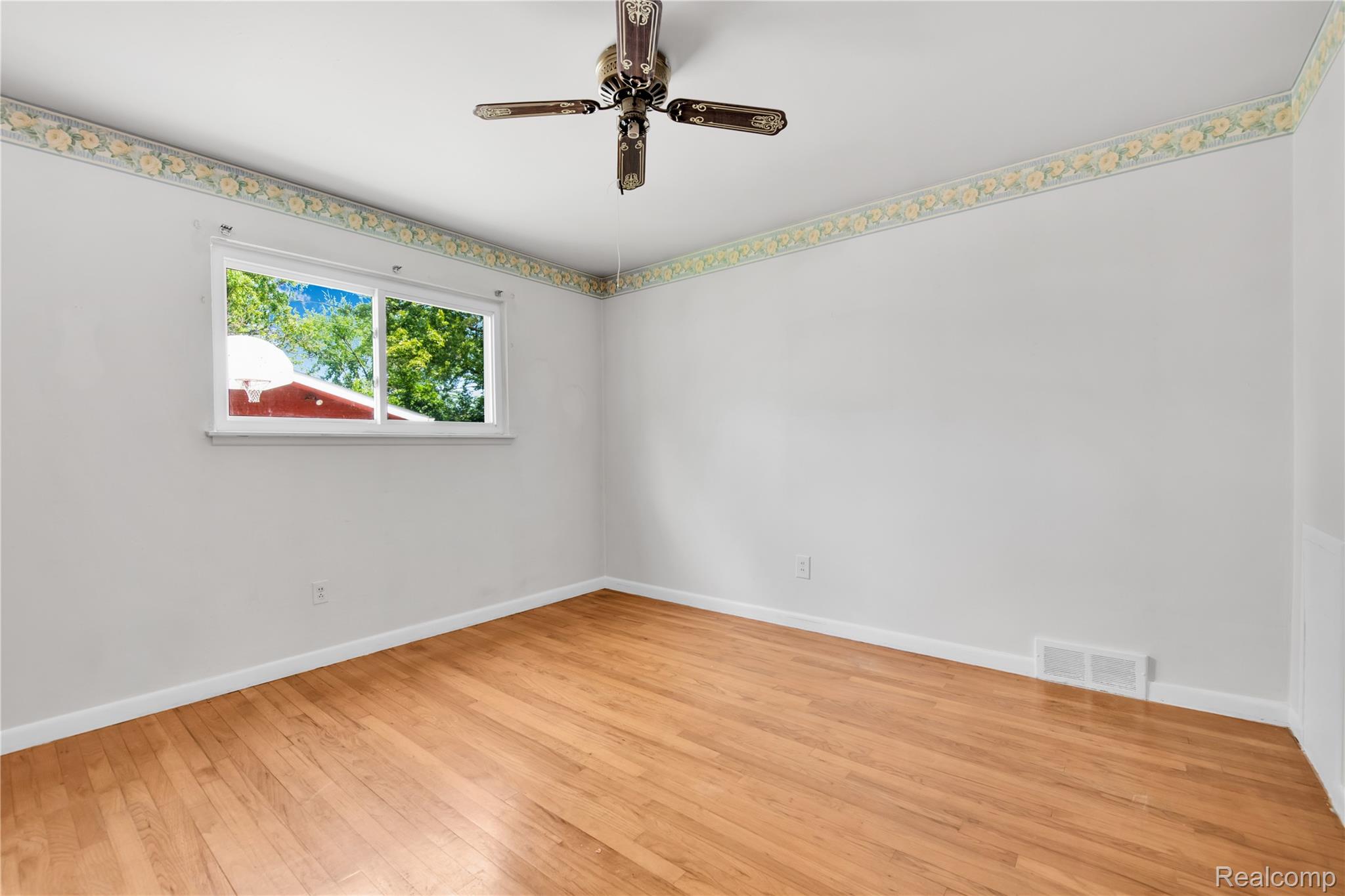 St Clair Shores City, Michigan 48080, United States, 3 Bedrooms Bedrooms, ,1 BathroomBathrooms,Residential,Active,178786