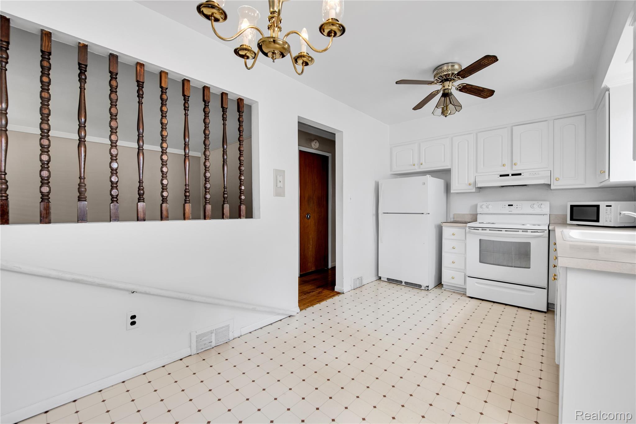 St Clair Shores City, Michigan 48080, United States, 3 Bedrooms Bedrooms, ,1 BathroomBathrooms,Residential,Active,178786