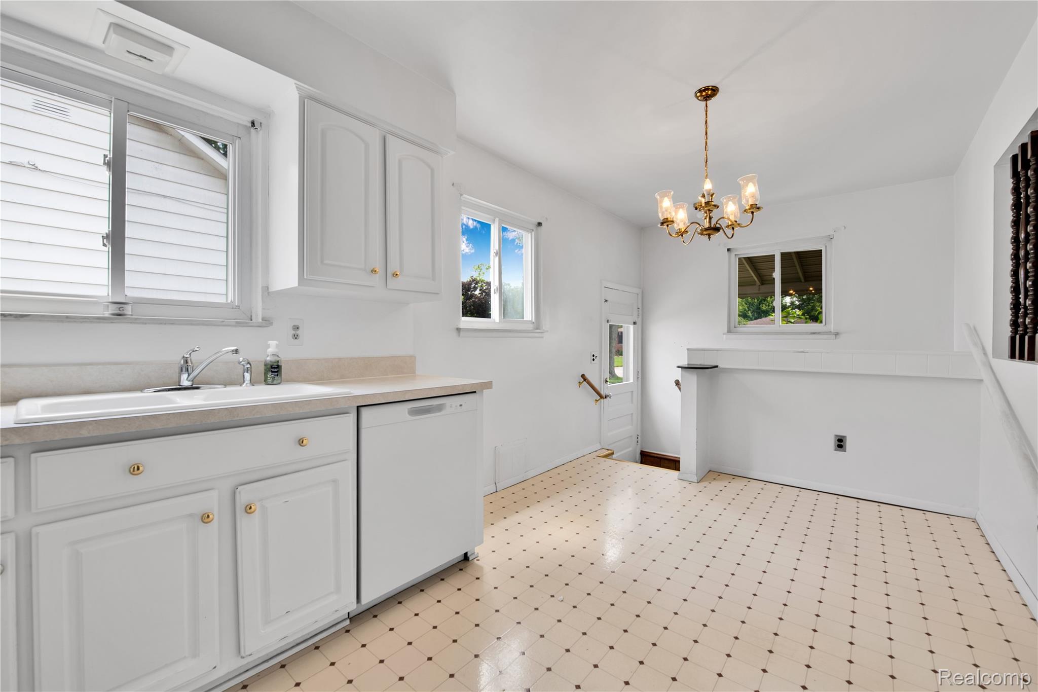 St Clair Shores City, Michigan 48080, United States, 3 Bedrooms Bedrooms, ,1 BathroomBathrooms,Residential,Active,178786