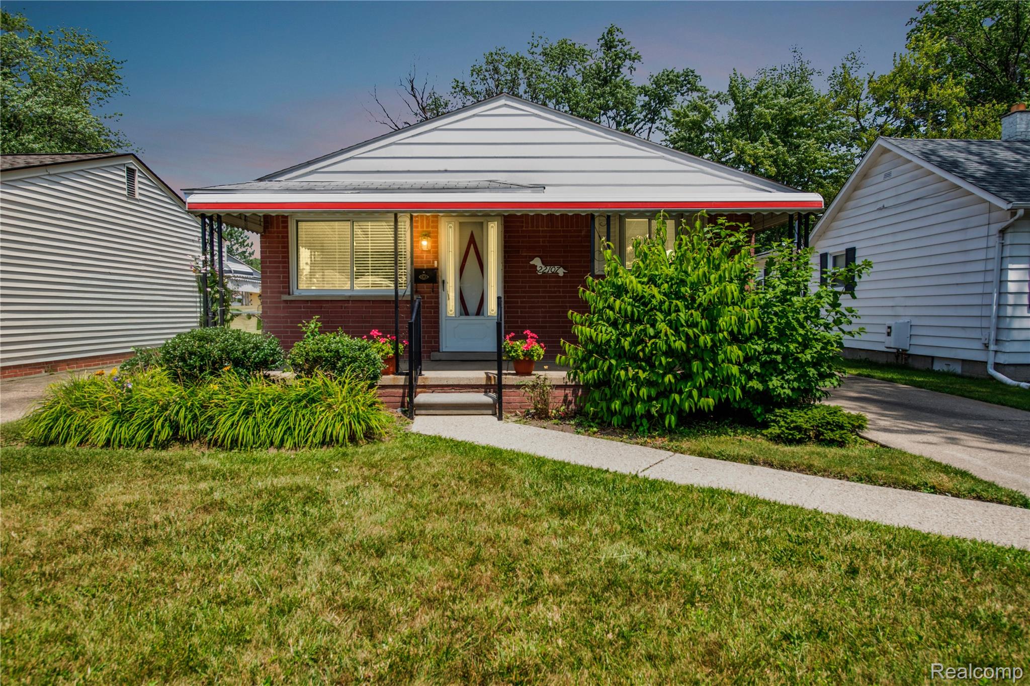 St Clair Shores City, Michigan 48080, United States, 3 Bedrooms Bedrooms, ,1 BathroomBathrooms,Residential,Active,178786