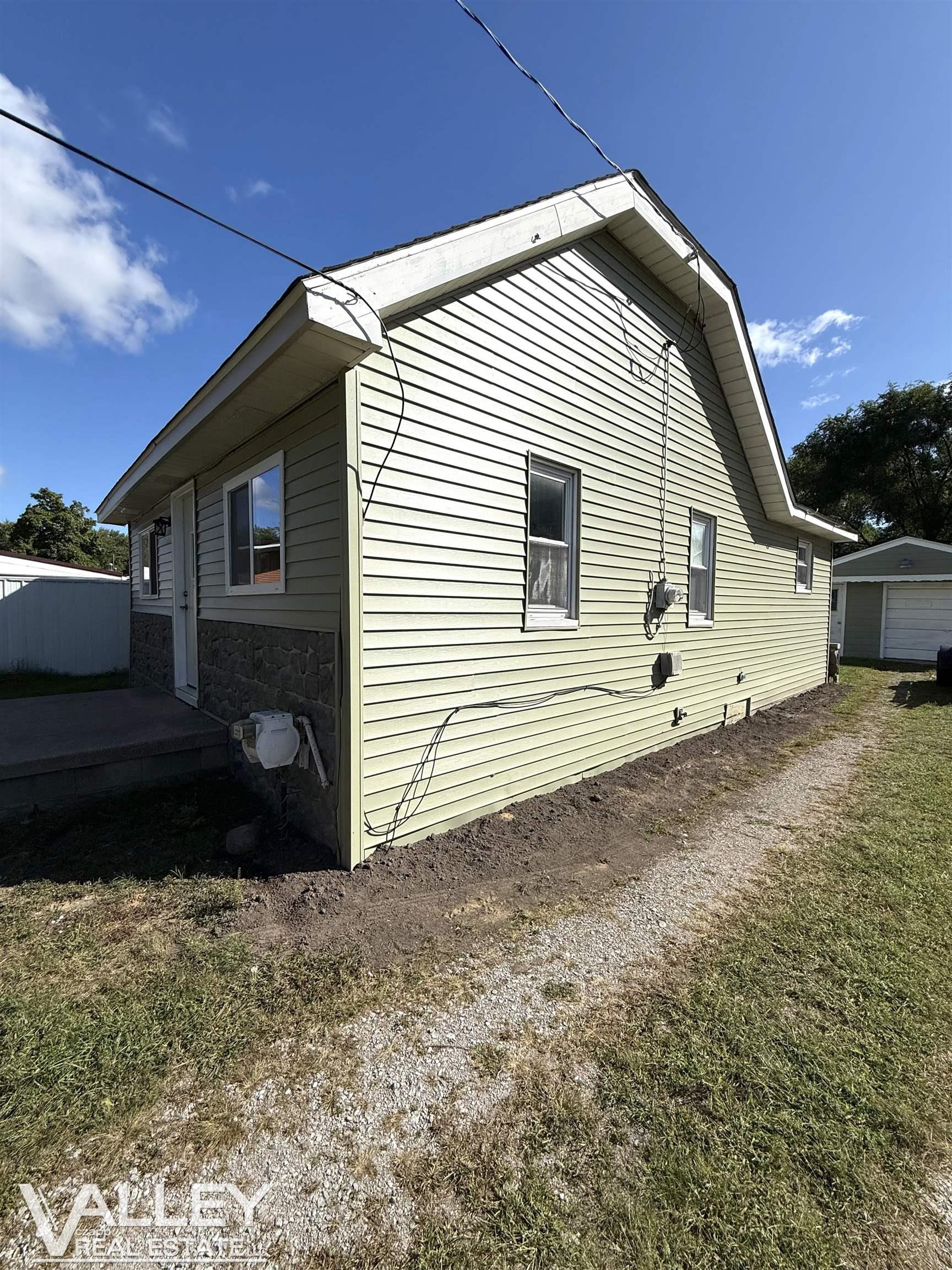 595 S River Road