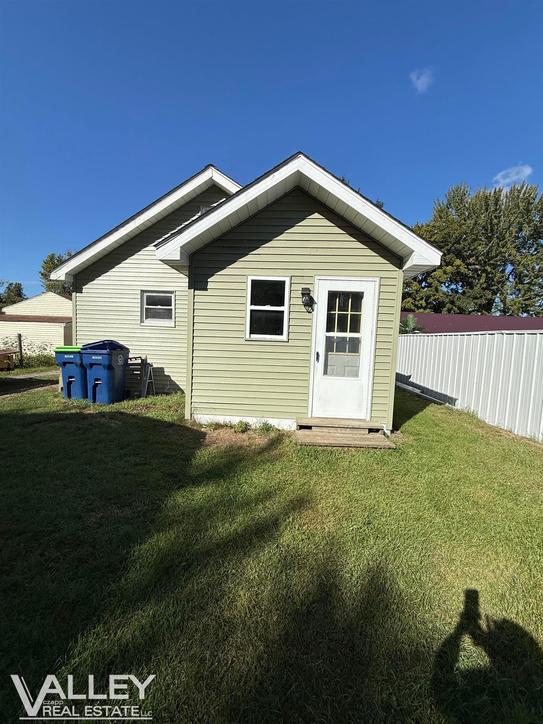 595 S River Road