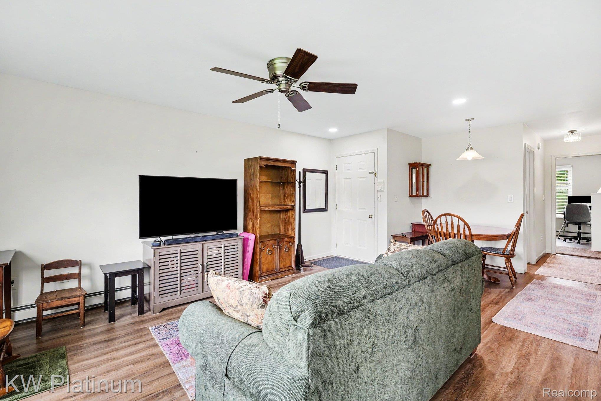 1700 River Road 6