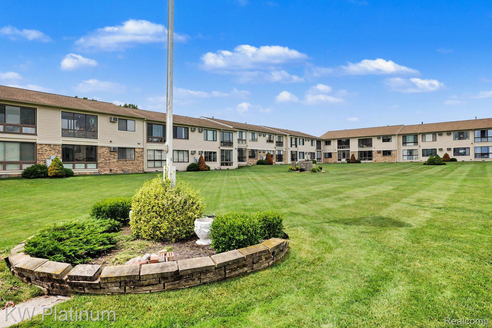 1700 River Road 6