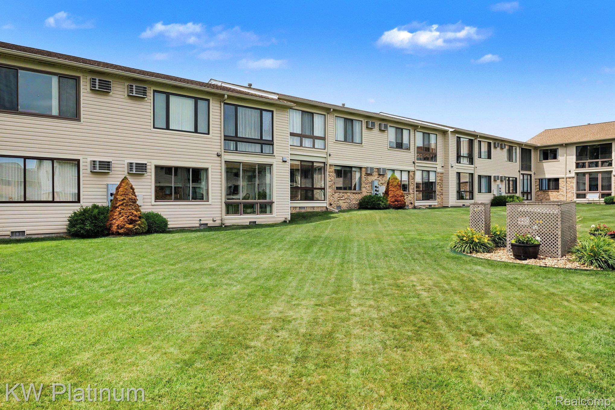 1700 River Road 6