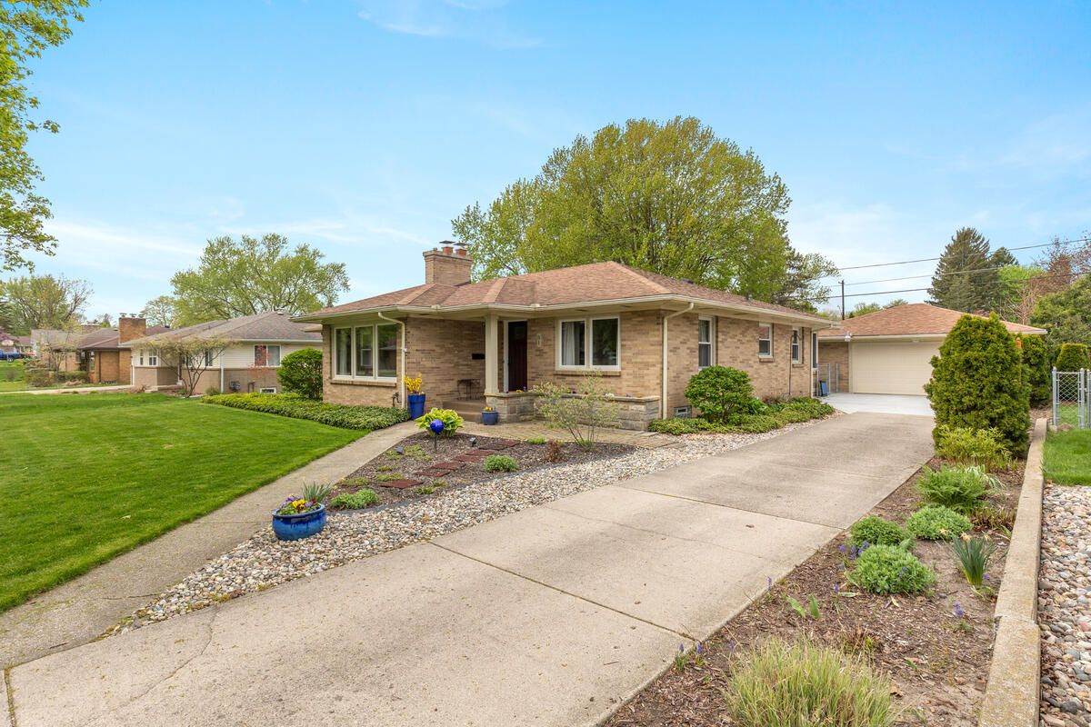 51 Westmont Drive NW