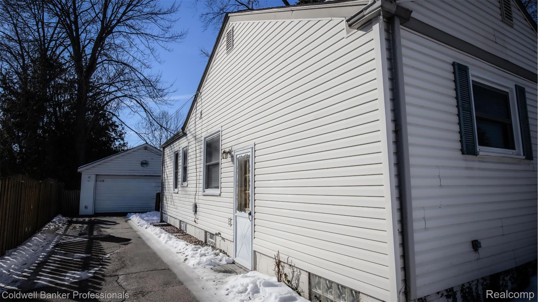 1207 E Butternut Avenue