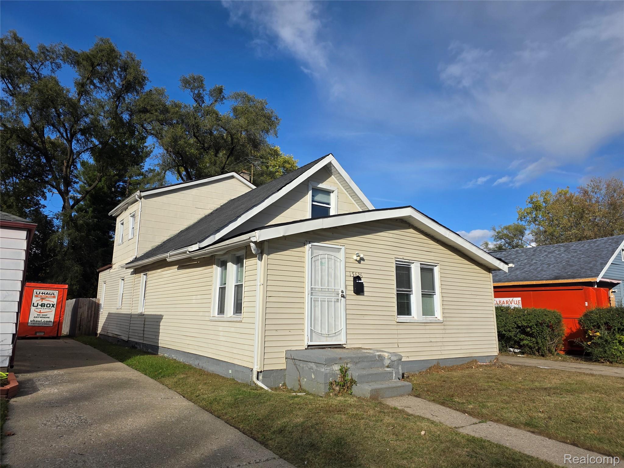 15626 Thatcher Street