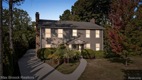 141 Lake Park Drive Birmingham City MI 48009