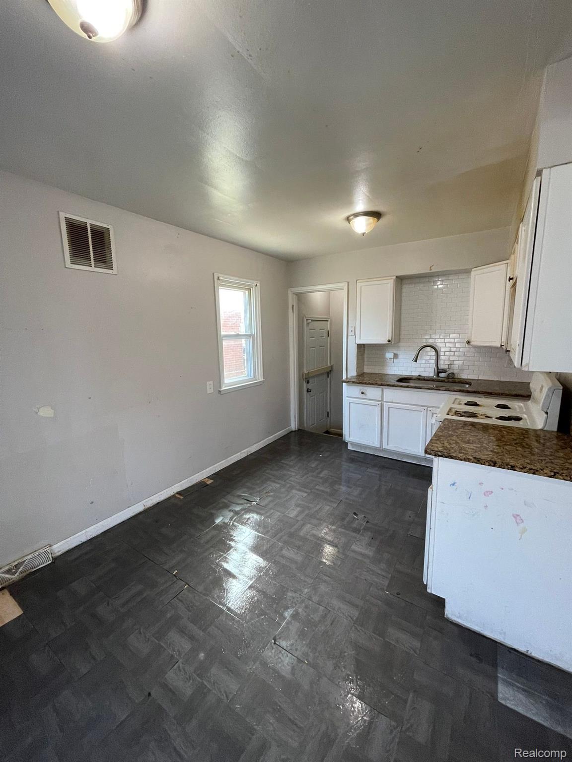 16500 EASTBURN Street