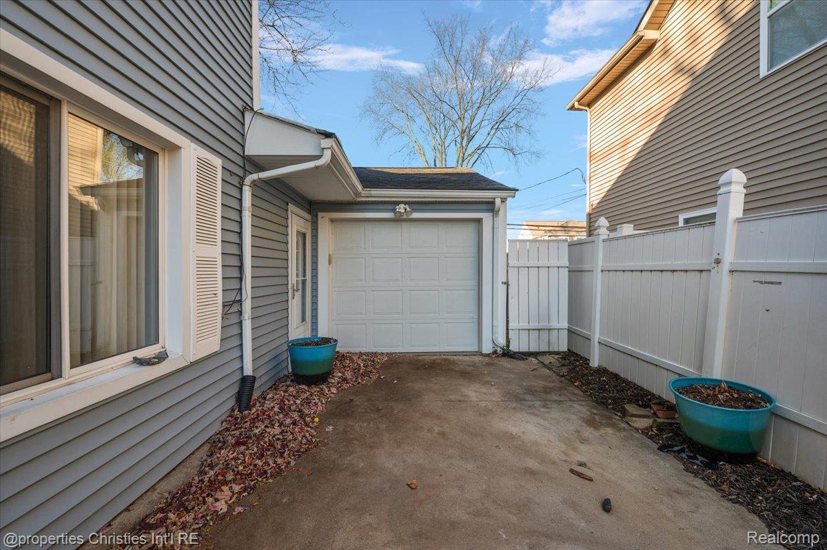 3535 Woodland Avenue