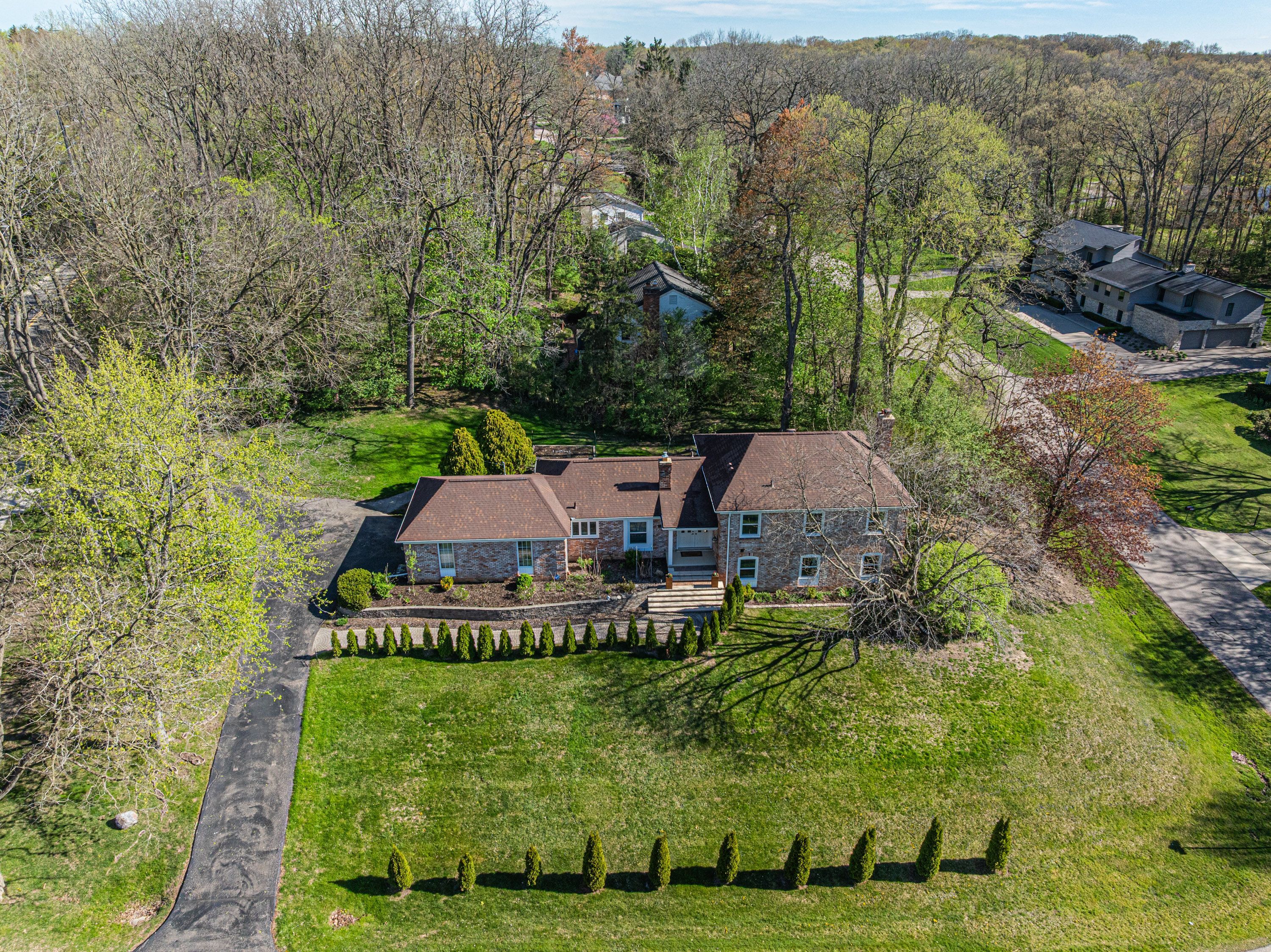 3835 LAKECREST Drive