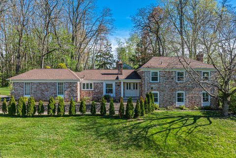 3835 LAKECREST Drive Bloomfield Charter Township Oakland MI 48304