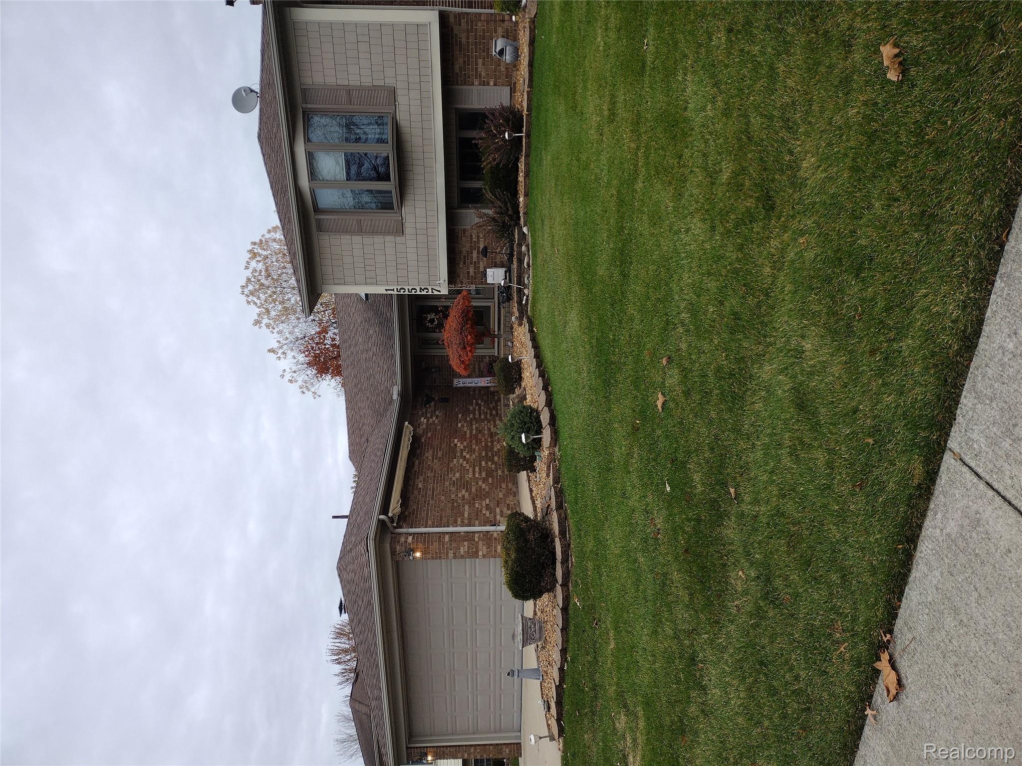 15537 Valerie Drive N