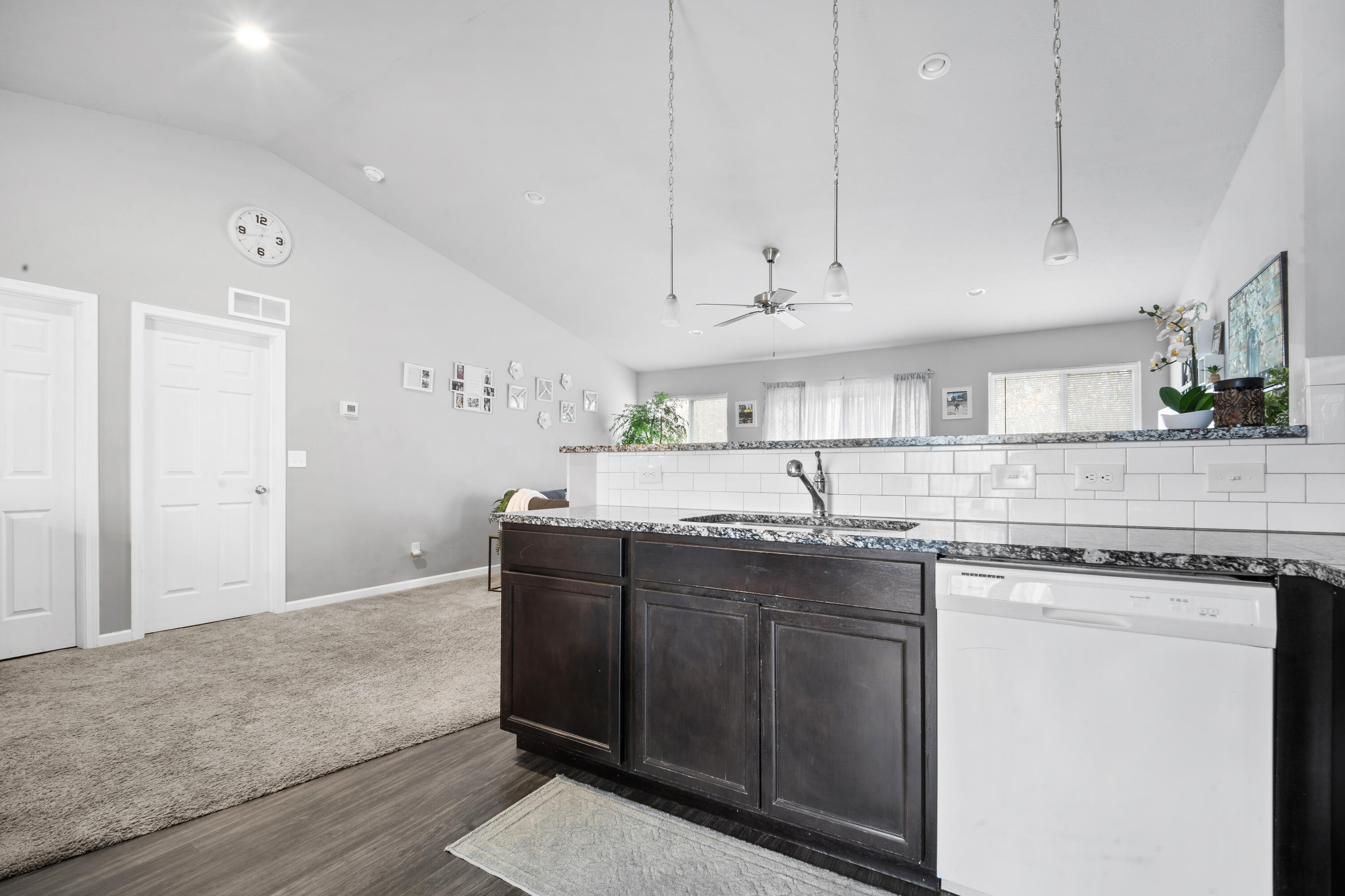 1015 Point Way