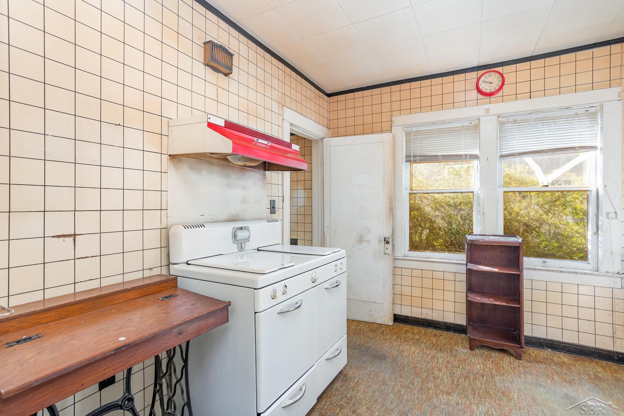 Saginaw City, Michigan 48602, United States, 3 Bedrooms Bedrooms, ,1 BathroomBathrooms,Residential,Pending,210953