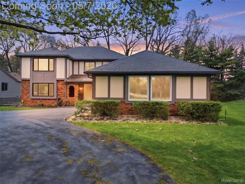 5800 Naneva Court West Bloomfield Charter Township MI 48322