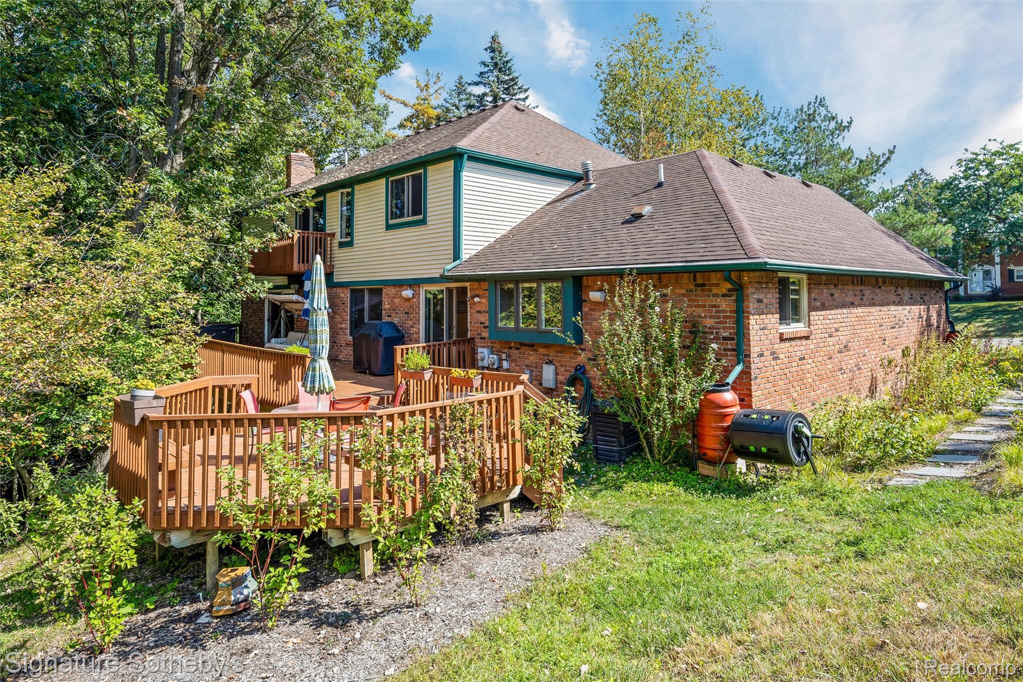 5160 Greenbriar Drive