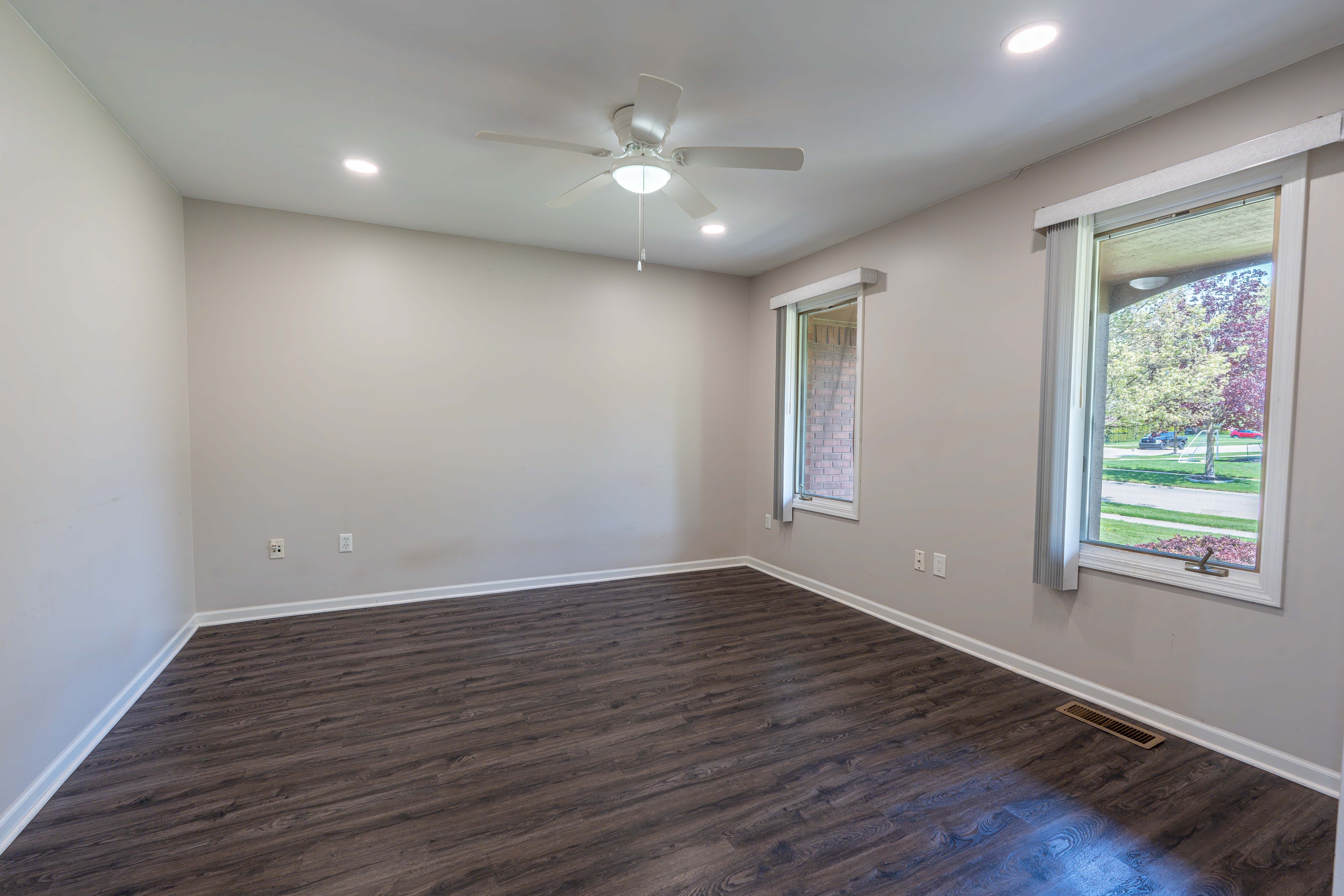 Chesterfield Township Macomb, Michigan 48047, United States, 4 Bedrooms Bedrooms, ,3 BathroomsBathrooms,Residential,Pending,129015