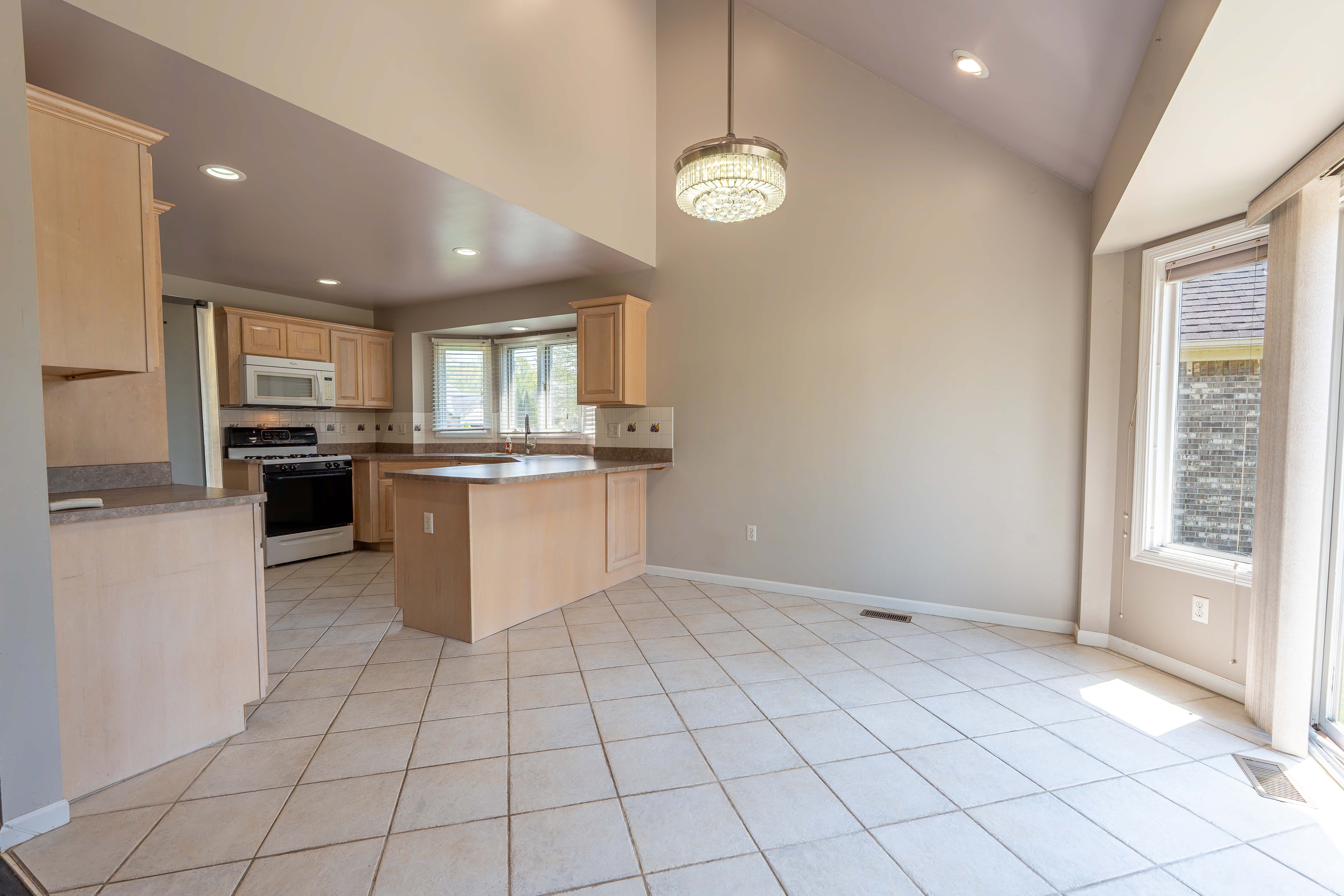 Chesterfield Township Macomb, Michigan 48047, United States, 4 Bedrooms Bedrooms, ,3 BathroomsBathrooms,Residential,Pending,129015