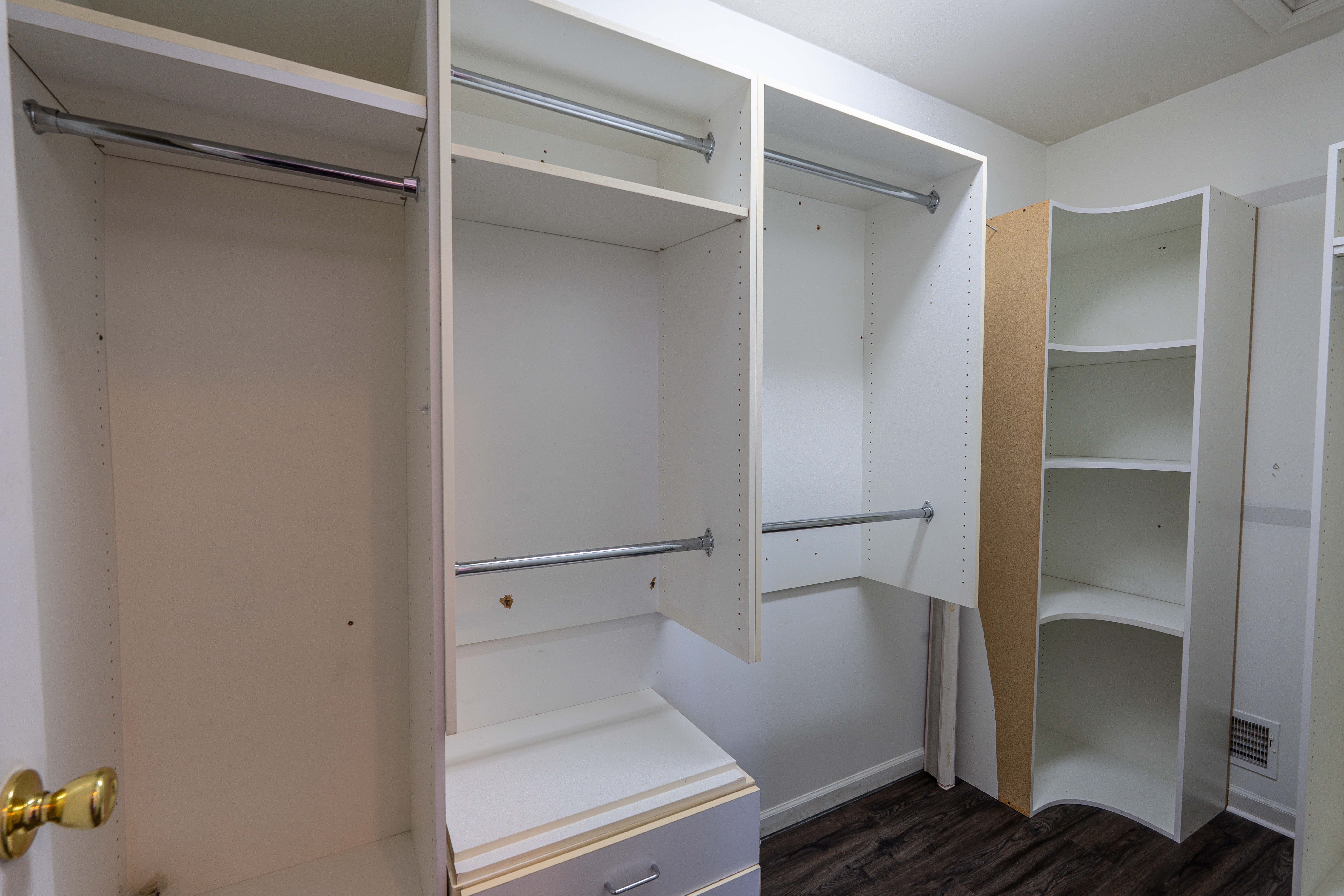 Chesterfield Township Macomb, Michigan 48047, United States, 4 Bedrooms Bedrooms, ,3 BathroomsBathrooms,Residential,Pending,129015