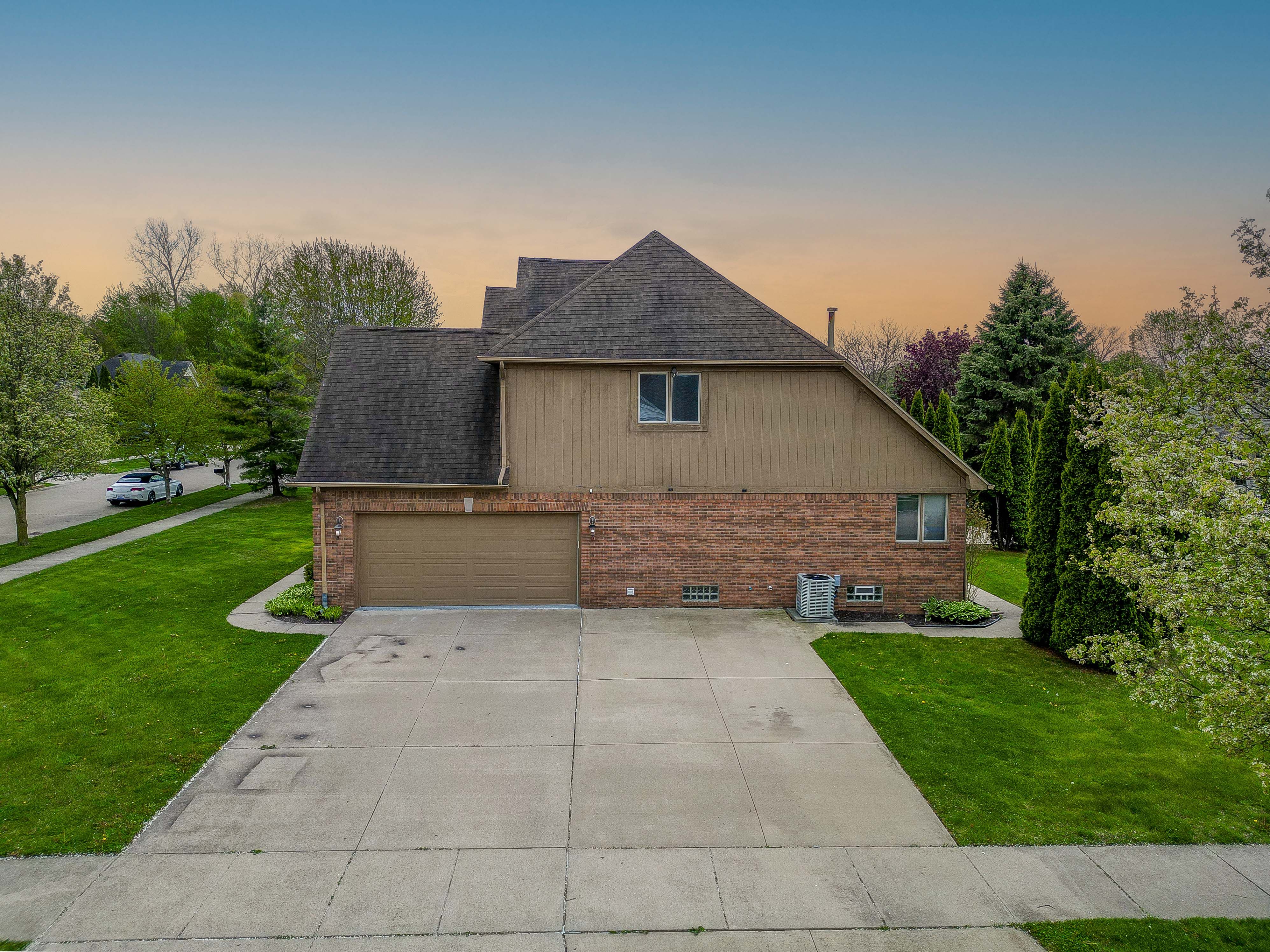 Chesterfield Township Macomb, Michigan 48047, United States, 4 Bedrooms Bedrooms, ,3 BathroomsBathrooms,Residential,Pending,129015