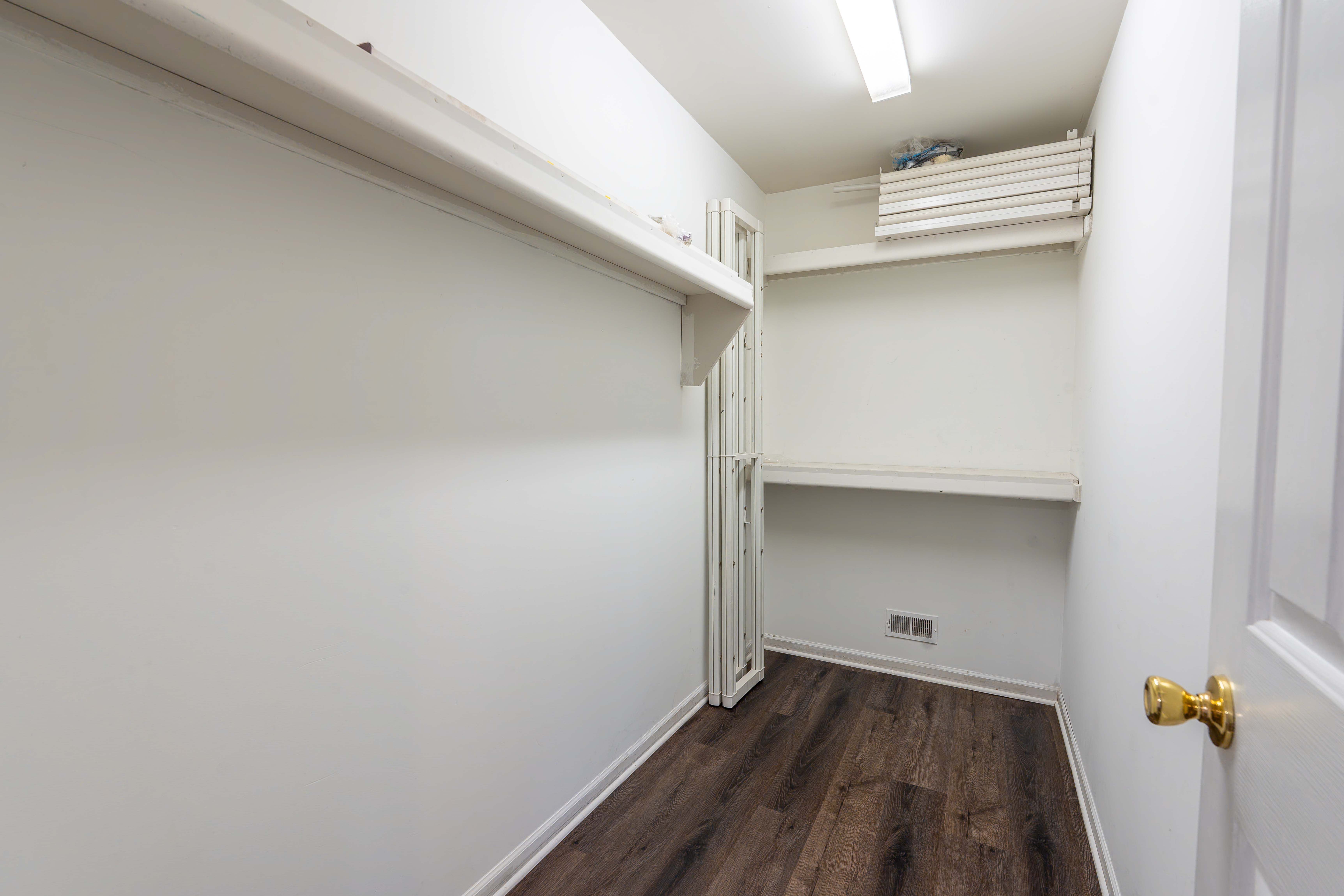 Chesterfield Township Macomb, Michigan 48047, United States, 4 Bedrooms Bedrooms, ,3 BathroomsBathrooms,Residential,Pending,129015