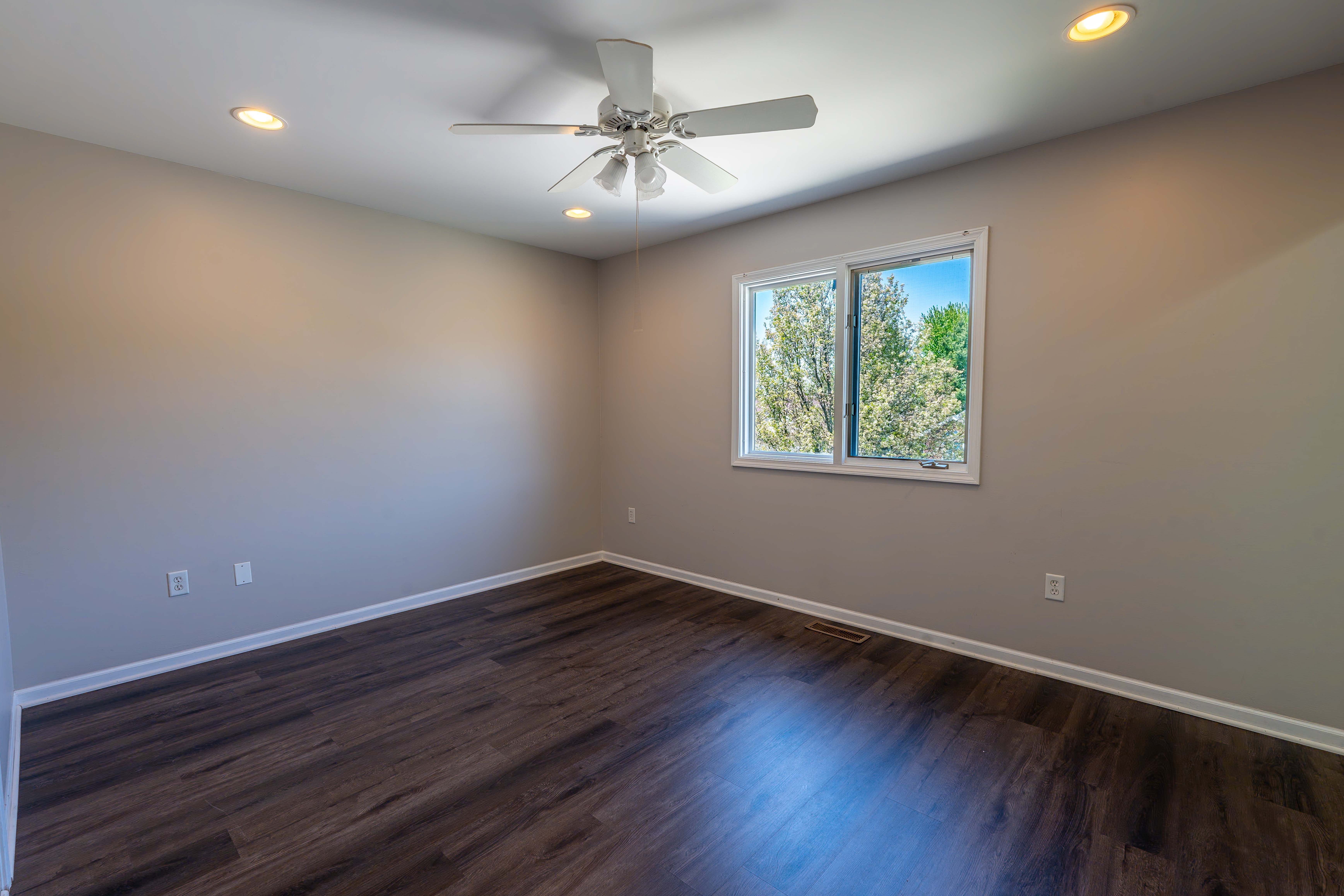 Chesterfield Township Macomb, Michigan 48047, United States, 4 Bedrooms Bedrooms, ,3 BathroomsBathrooms,Residential,Pending,129015