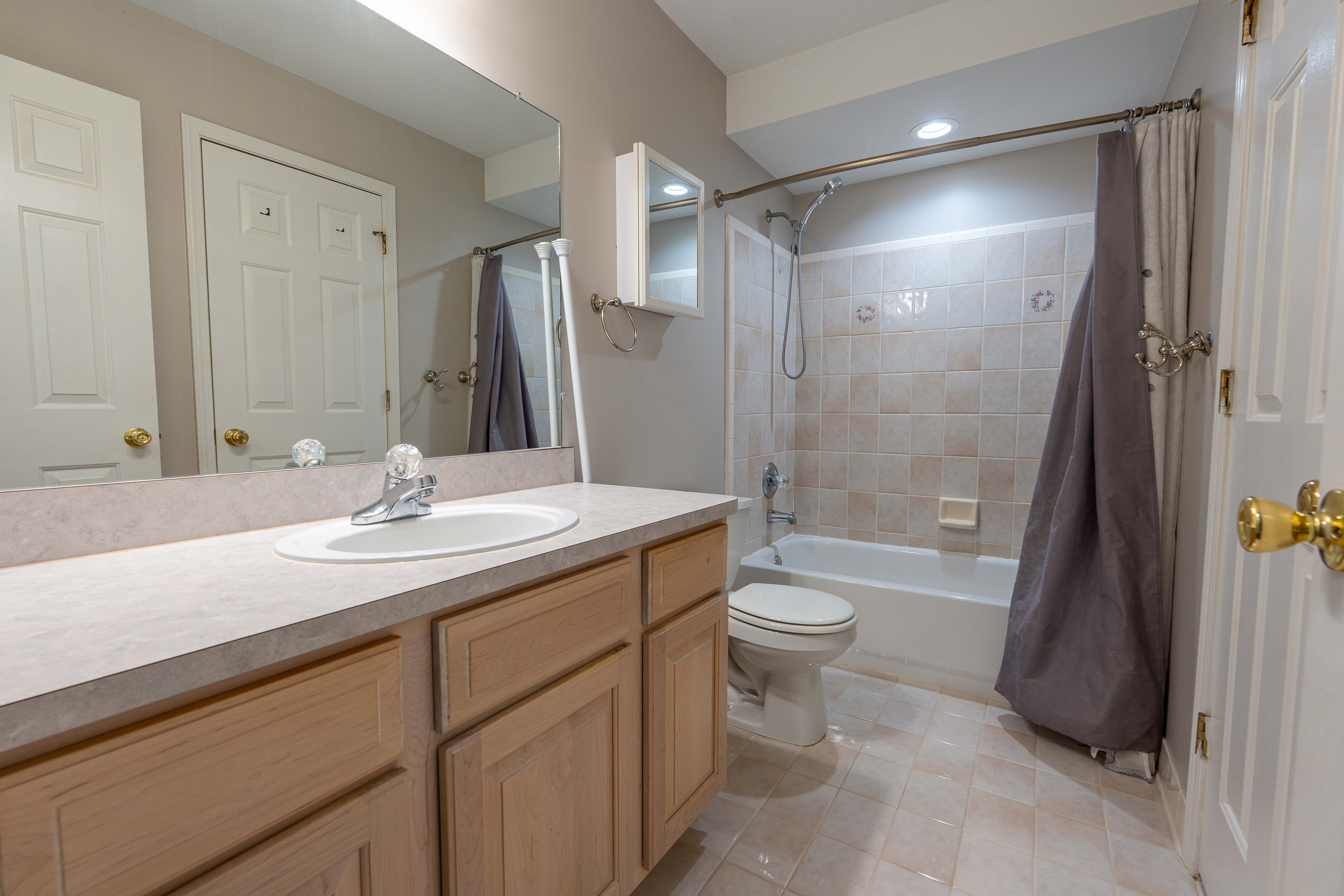 Chesterfield Township Macomb, Michigan 48047, United States, 4 Bedrooms Bedrooms, ,3 BathroomsBathrooms,Residential,Pending,129015