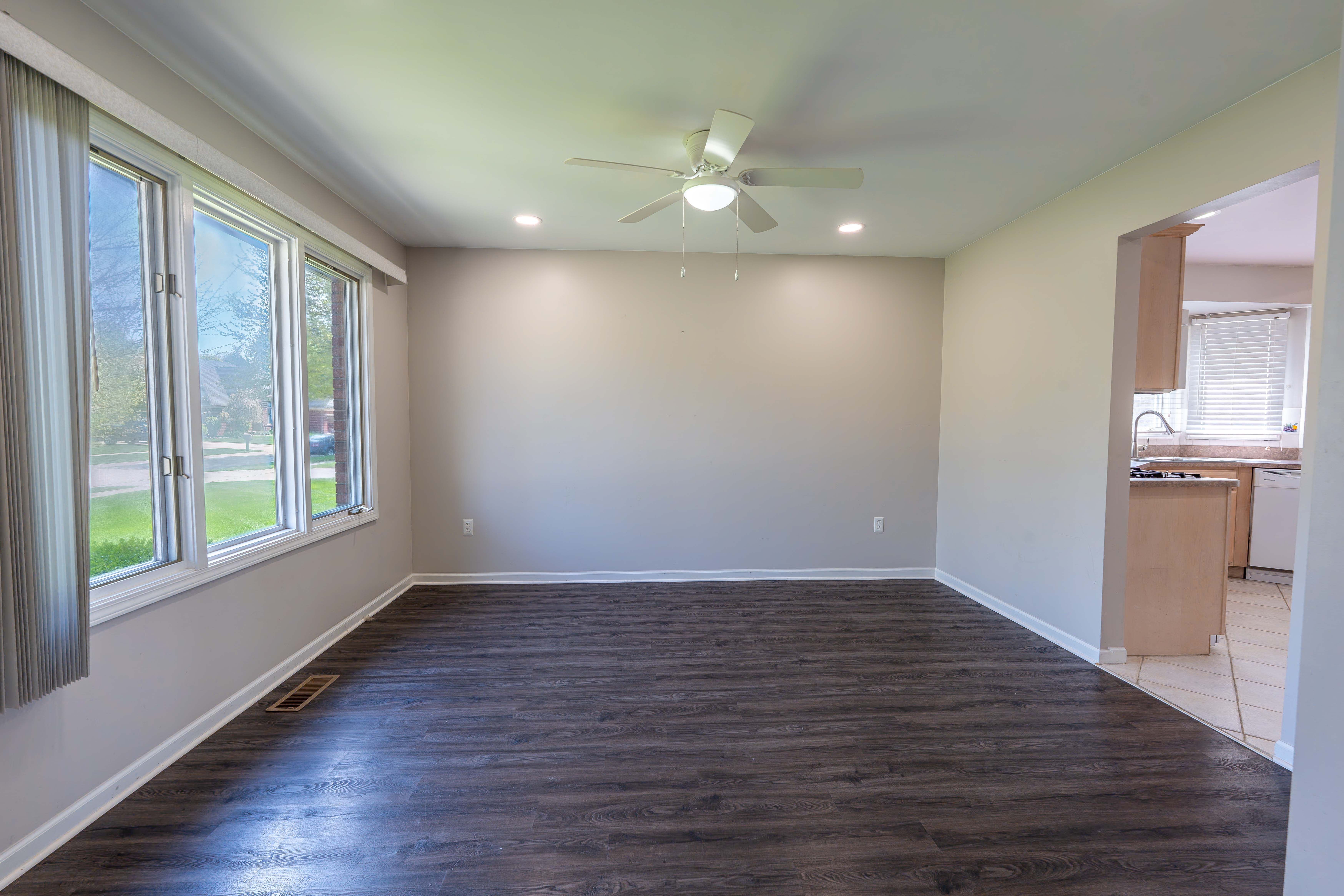 Chesterfield Township Macomb, Michigan 48047, United States, 4 Bedrooms Bedrooms, ,3 BathroomsBathrooms,Residential,Pending,129015