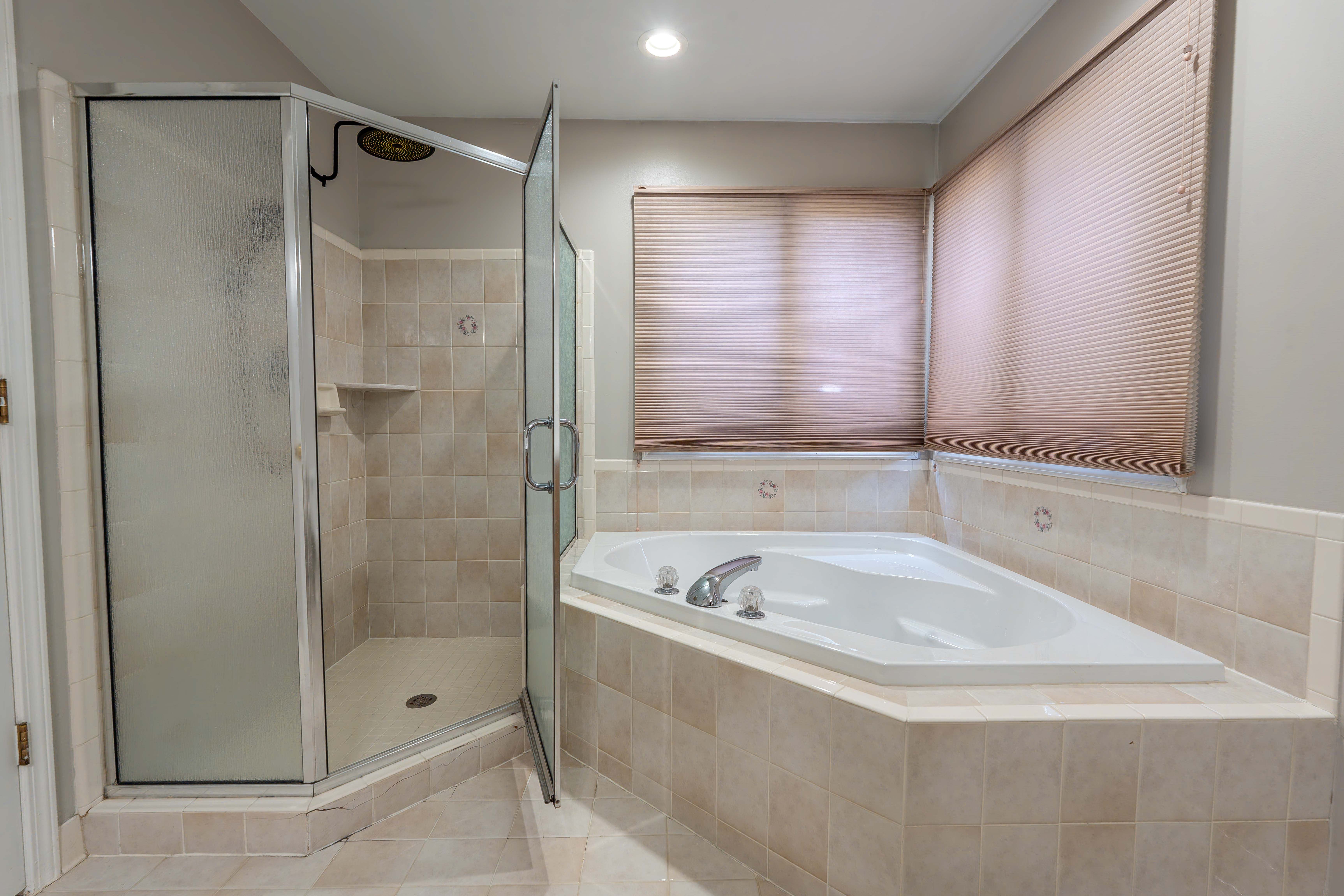 Chesterfield Township Macomb, Michigan 48047, United States, 4 Bedrooms Bedrooms, ,3 BathroomsBathrooms,Residential,Pending,129015