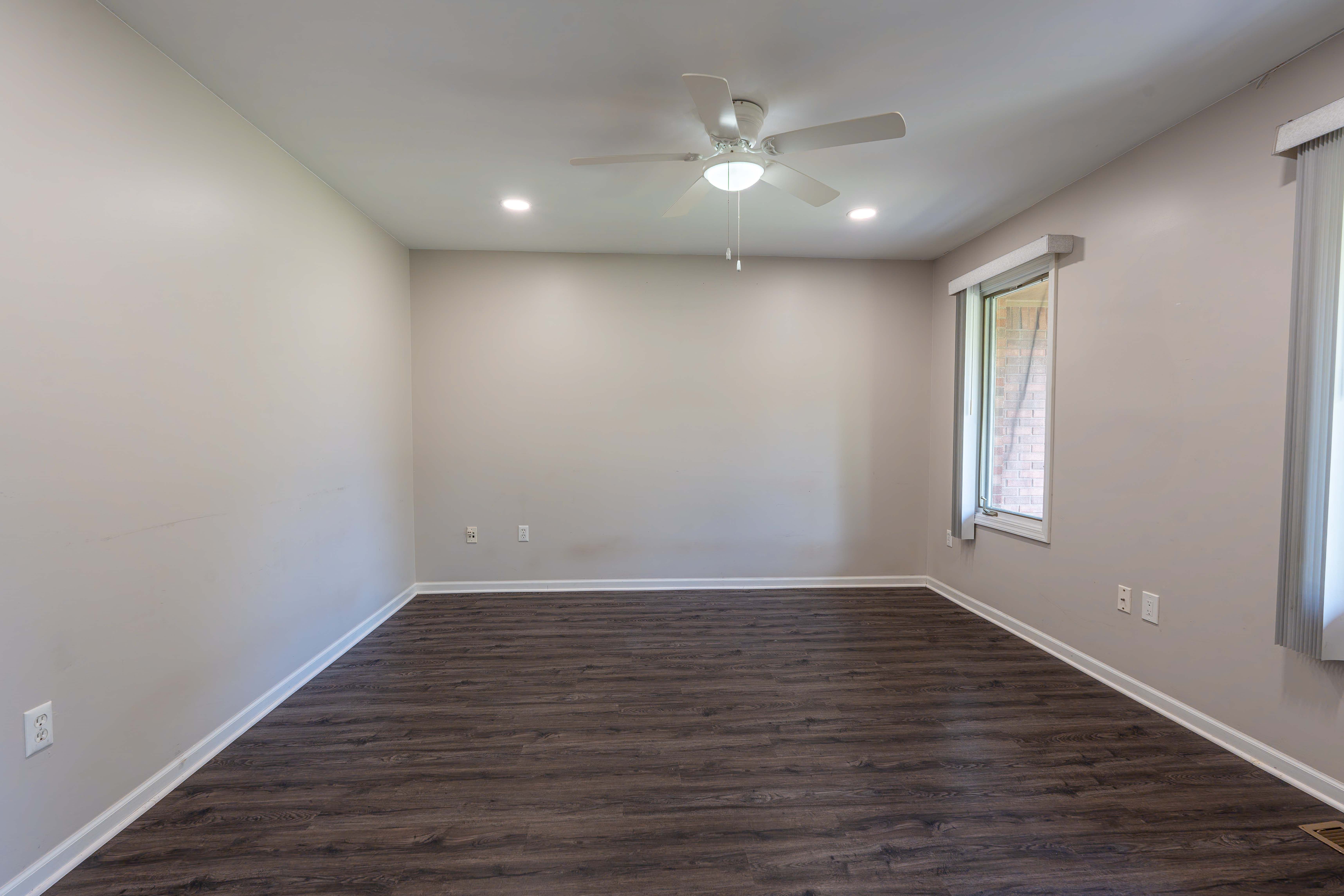 Chesterfield Township Macomb, Michigan 48047, United States, 4 Bedrooms Bedrooms, ,3 BathroomsBathrooms,Residential,Pending,129015