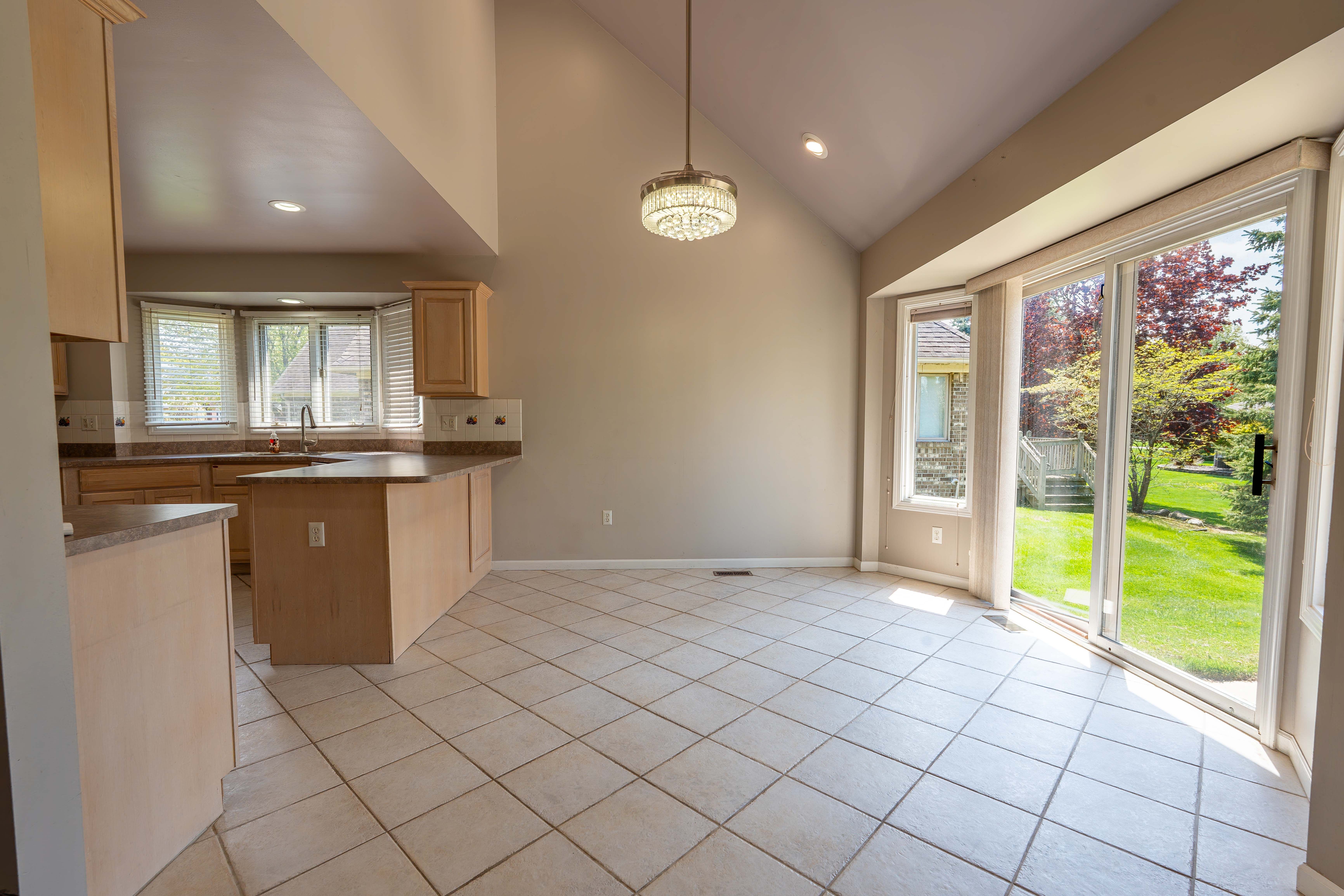 Chesterfield Township Macomb, Michigan 48047, United States, 4 Bedrooms Bedrooms, ,3 BathroomsBathrooms,Residential,Pending,129015